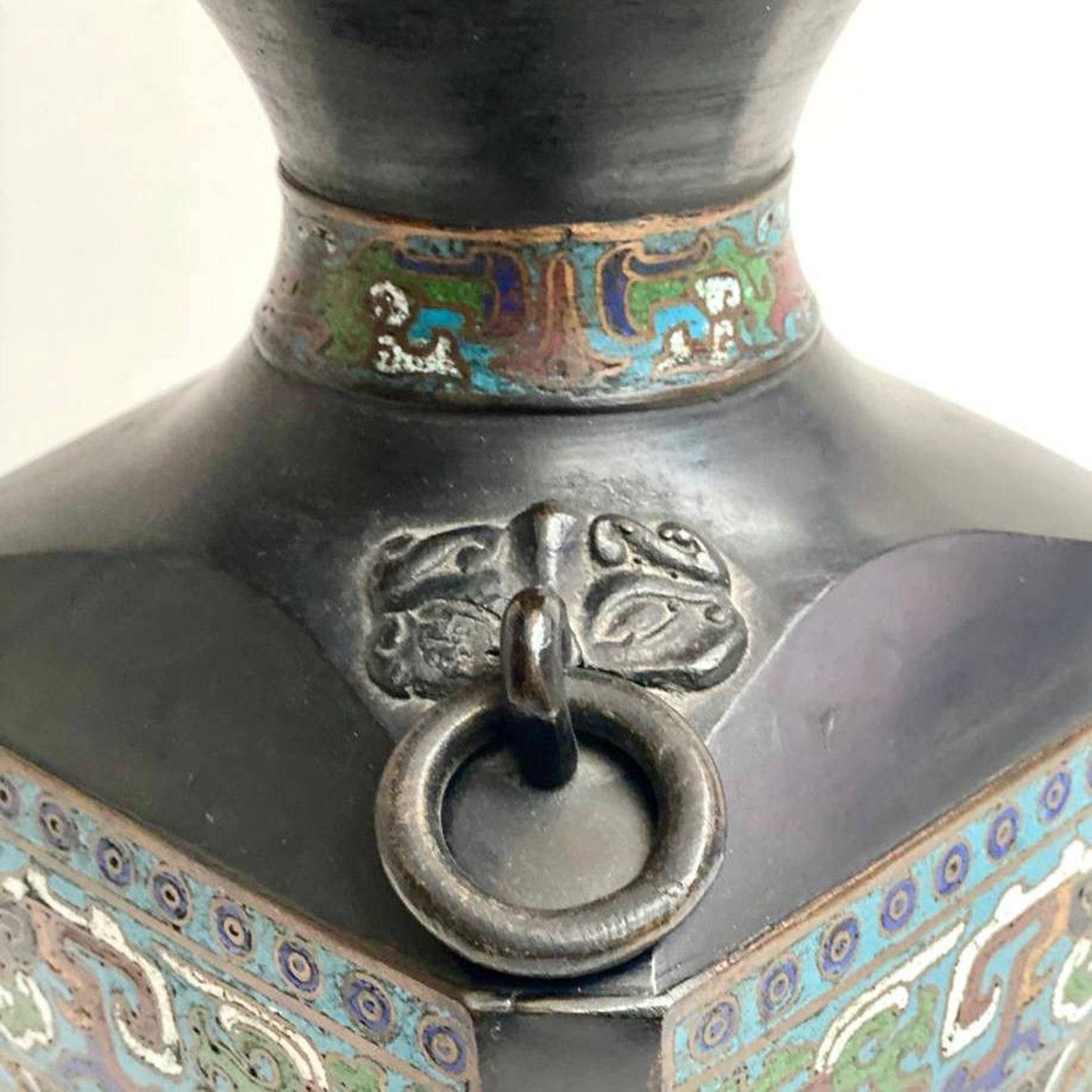 Antique Cloisonne Bronze Vase, Japan, 19th Century, Rare Antique Vase In Excellent Condition For Sale In Bastogne, BE