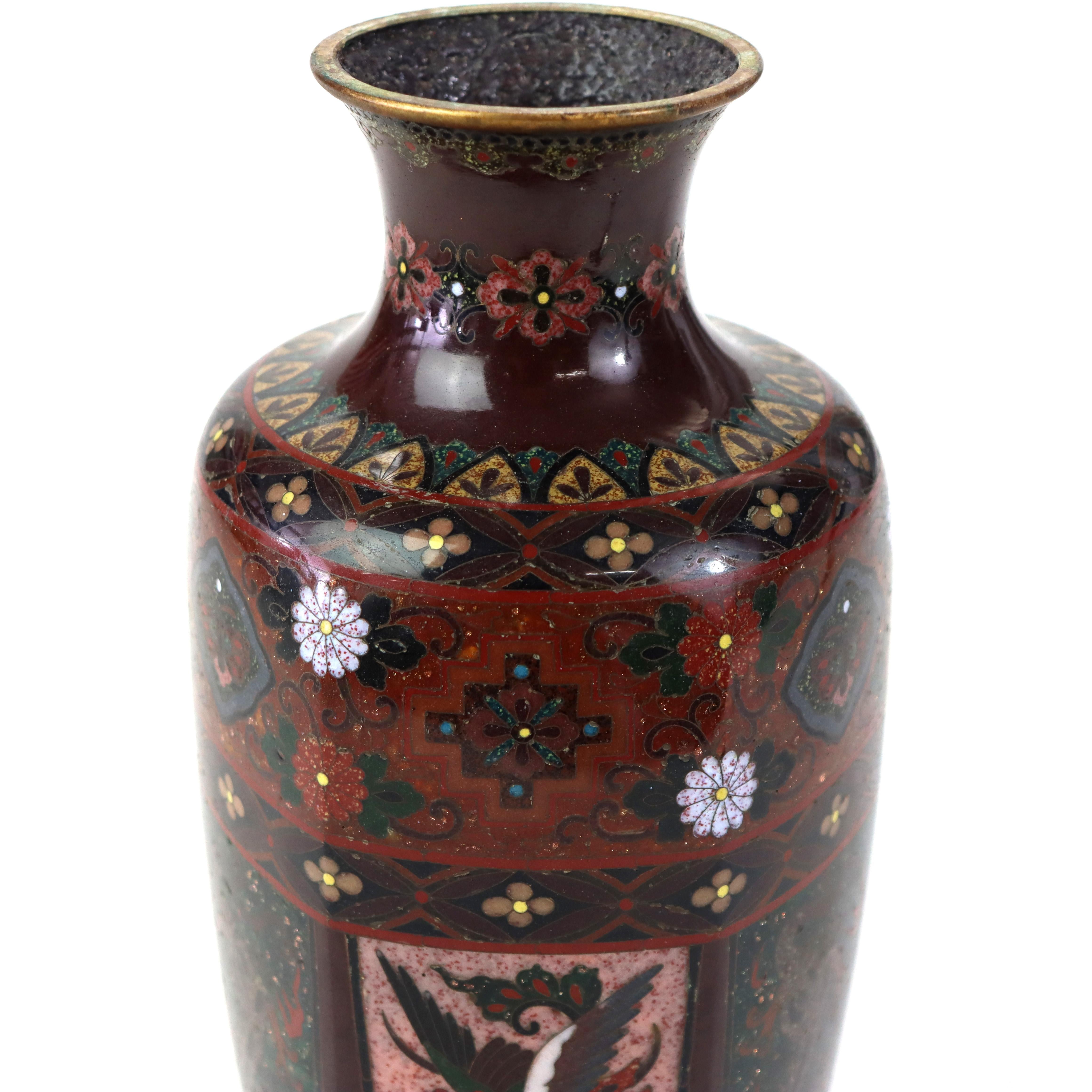 Jarrón antiguo de cloisonné con pájaro y decoración floral C1920 siglo XX en venta