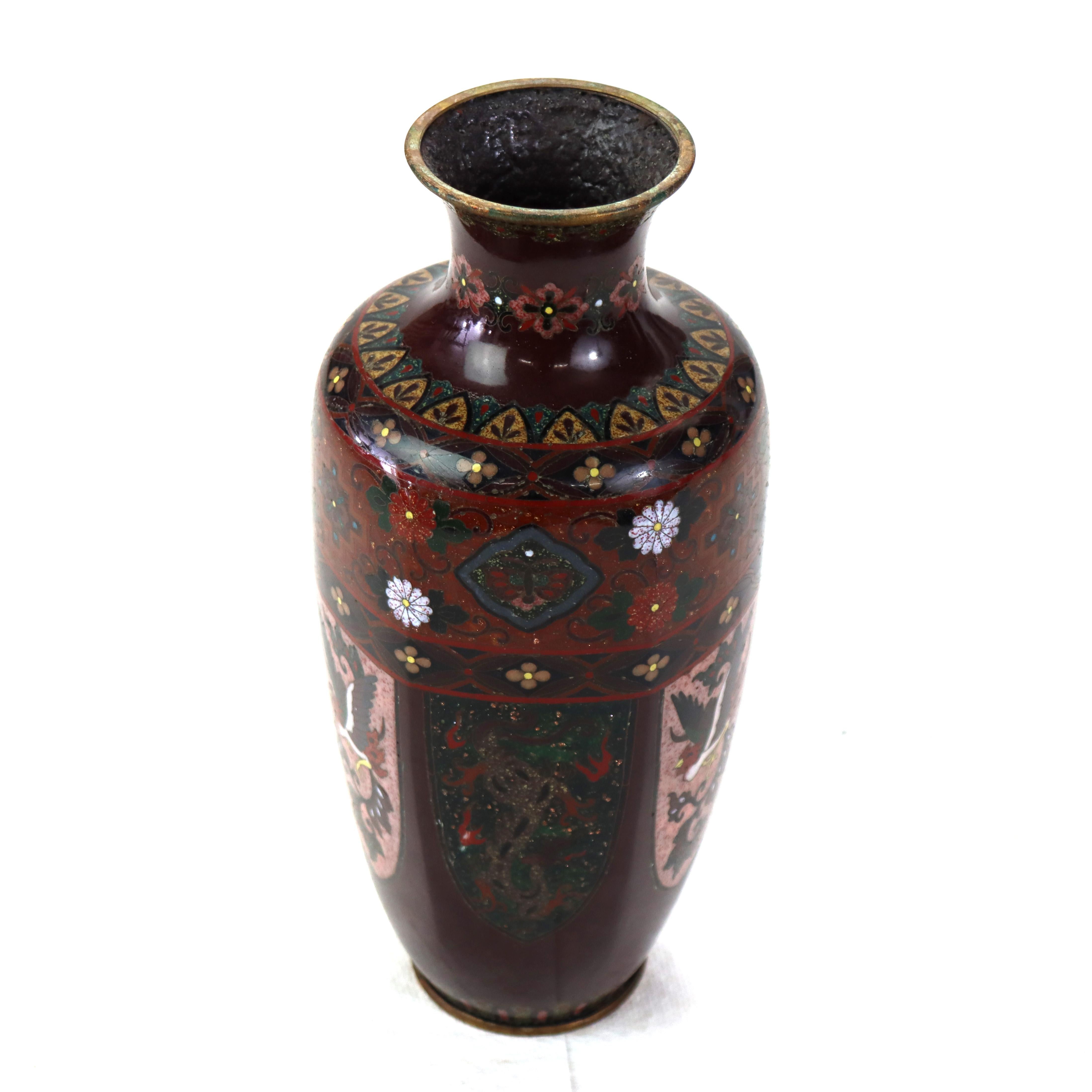 Jarrón antiguo de cloisonné con pájaro y decoración floral C1920 en venta 3
