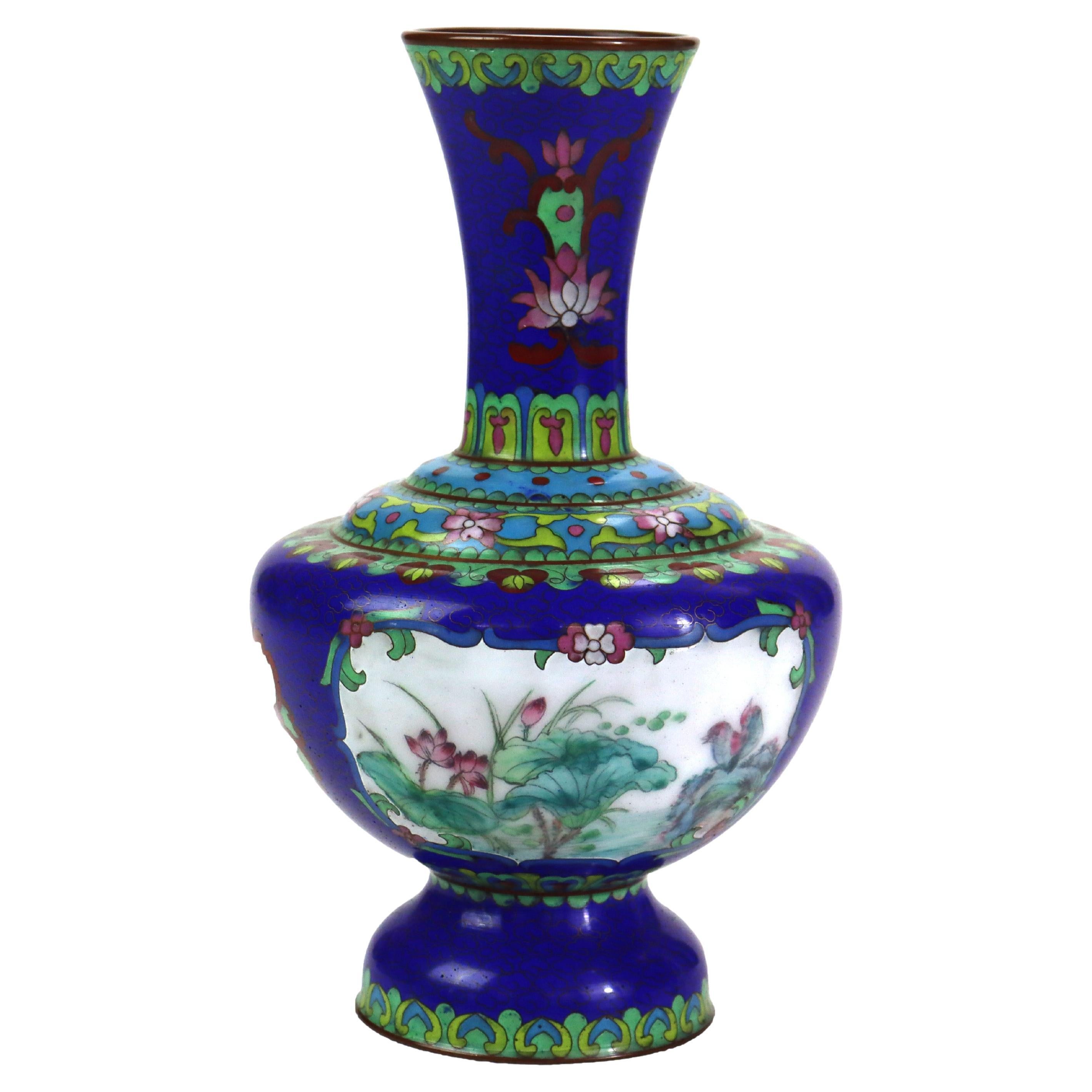 Antico vaso in cloisonne con scena di paesaggio ed elementi floreali C1920.   9 1/8