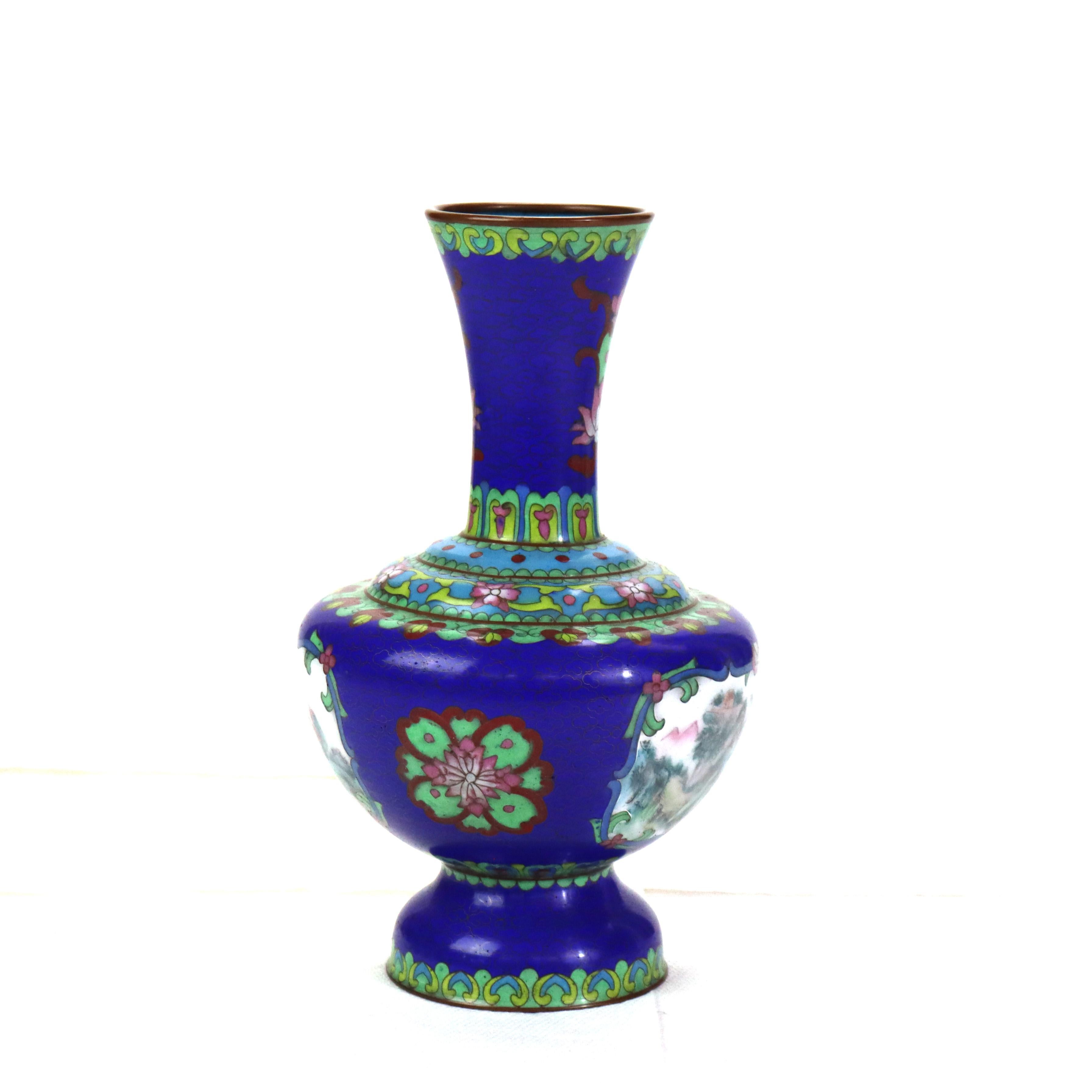 Vaso antico in cloisonne con scena di paesaggio ed elementi floreali C1920 in vendita 3
