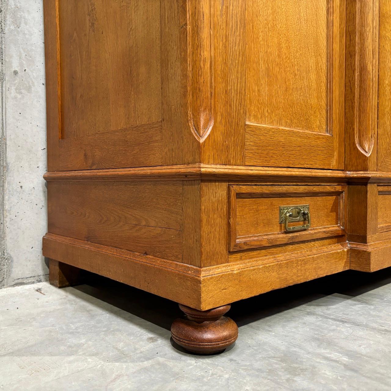 Antiker Schrank  Jugendstil um 1900  Ovaler Spiegel mit Facettenschliff 6
