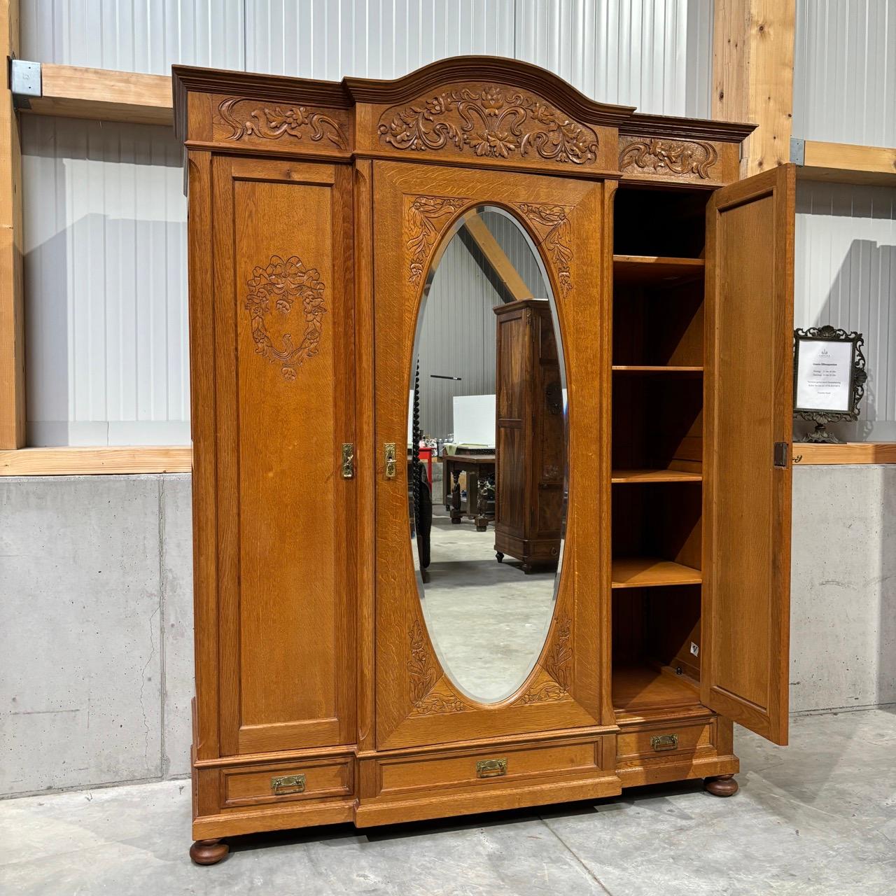 Antiker Schrank  Jugendstil um 1900  Ovaler Spiegel mit Facettenschliff 8