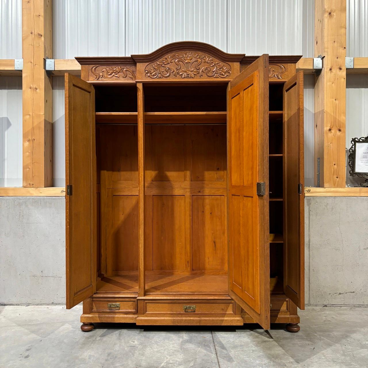 Antiker Schrank  Jugendstil um 1900  Ovaler Spiegel mit Facettenschliff 9