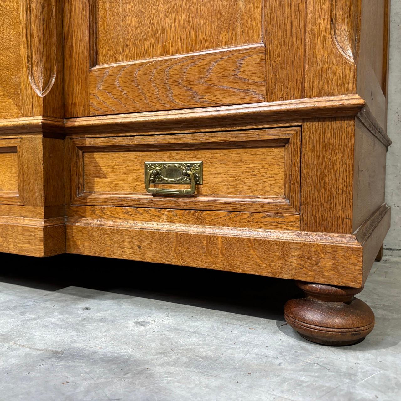 Antiker Schrank  Jugendstil um 1900  Ovaler Spiegel mit Facettenschliff 3