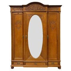 Antiker Schrank  Jugendstil um 1900  Ovaler Spiegel mit Facettenschliff