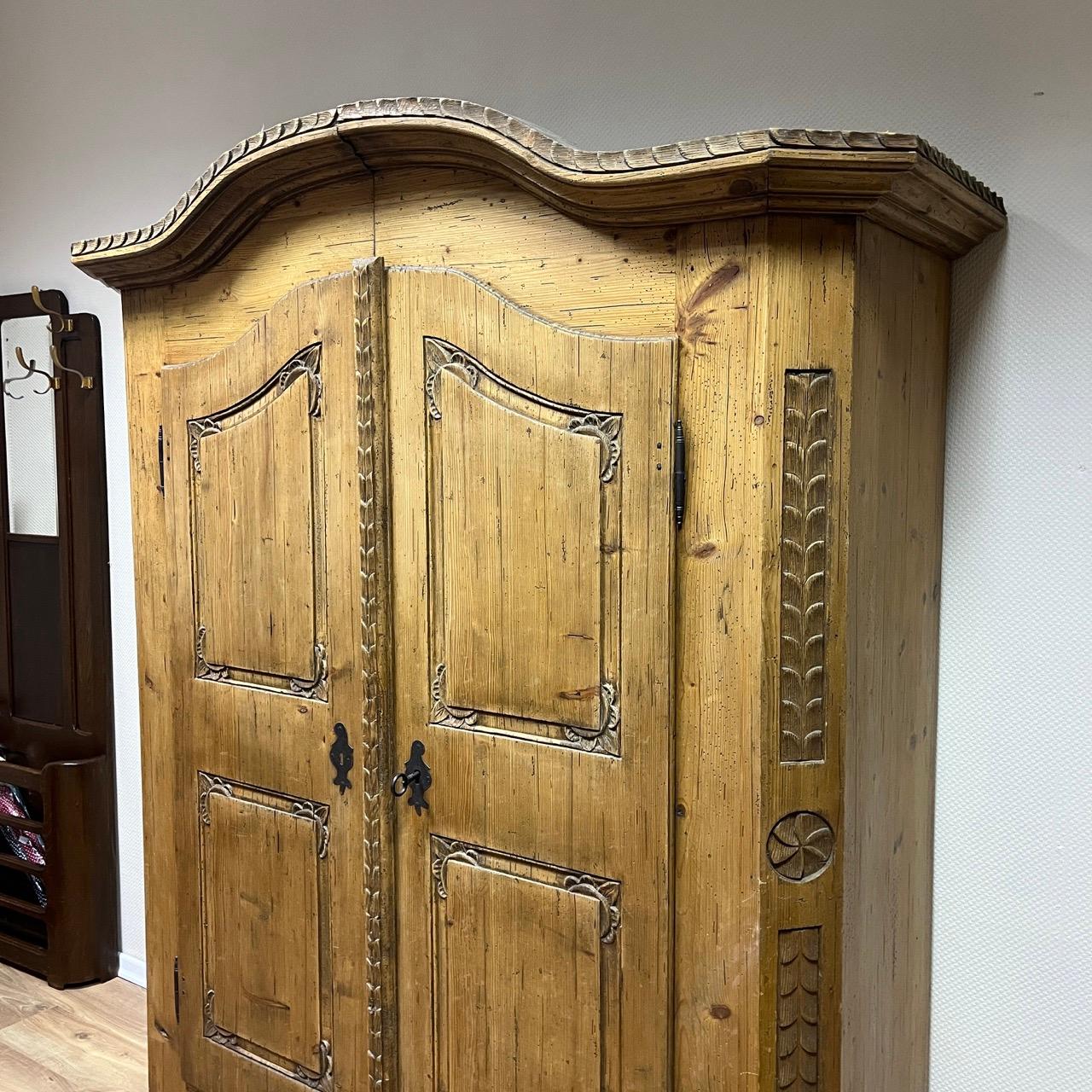 Softwood Antique closet  gusset (two-piece)  softwood