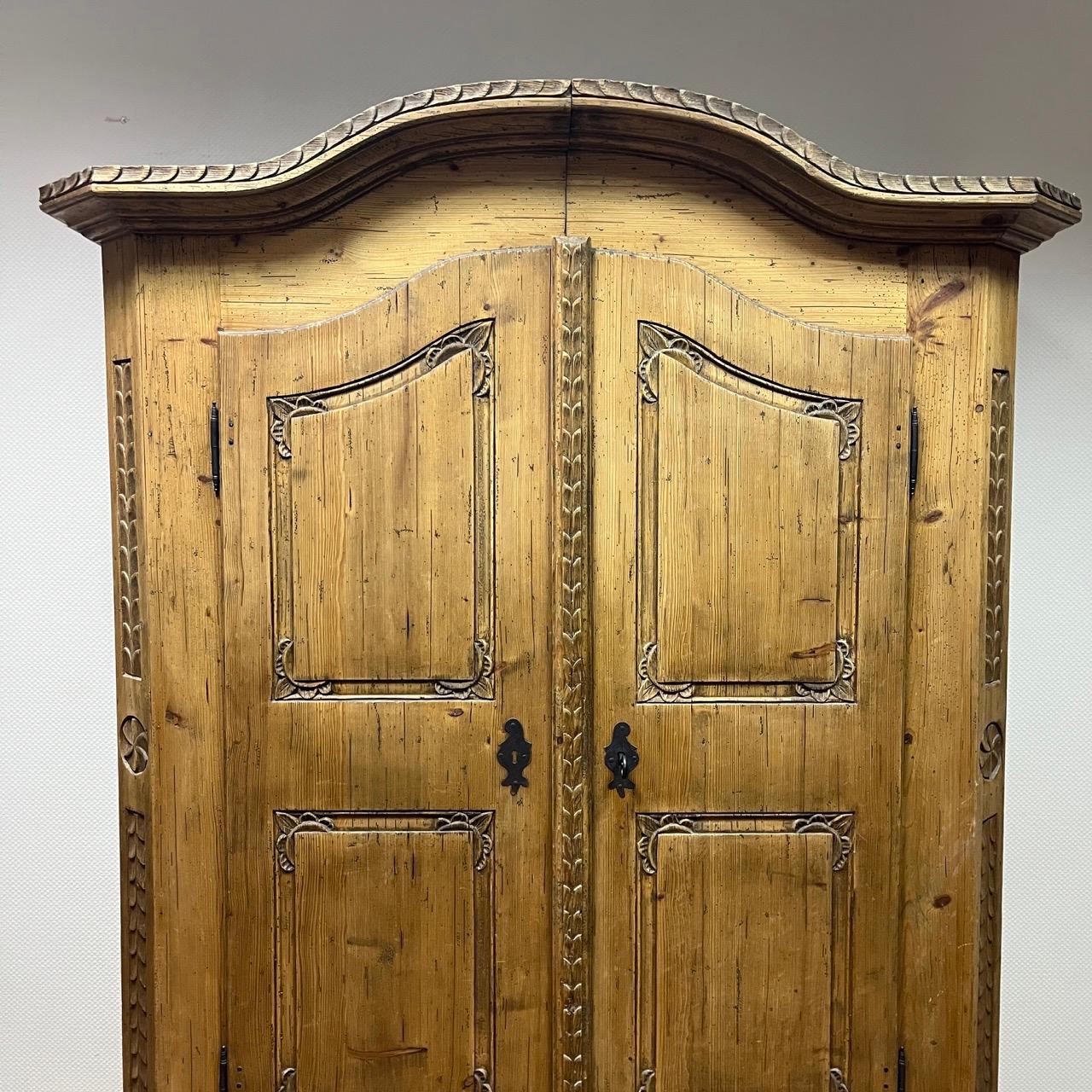 Antique closet  gusset (two-piece)  softwood 1