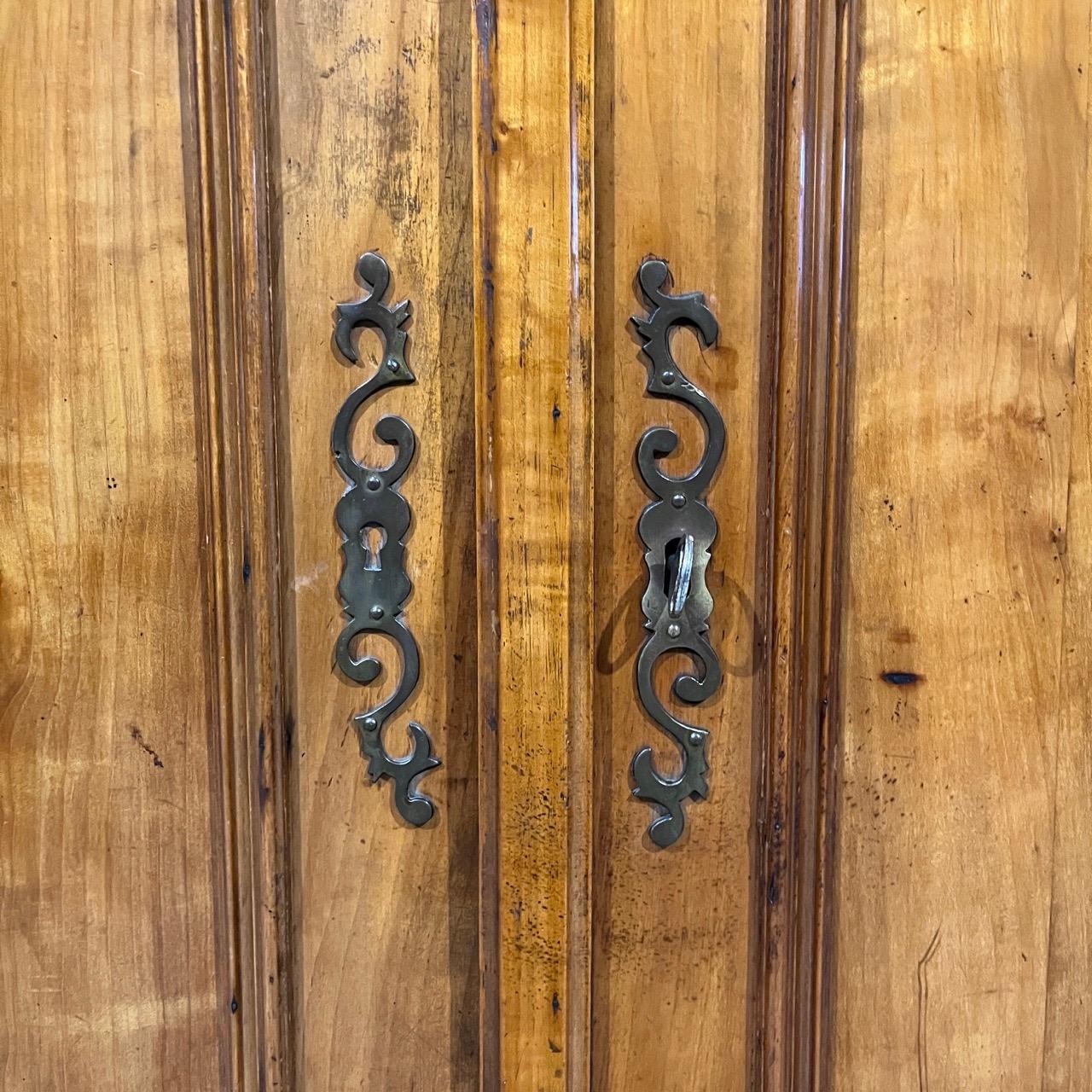 Antique closet  Louis Philippe around 1850  Cherry wood In Good Condition In Würzburg, DE