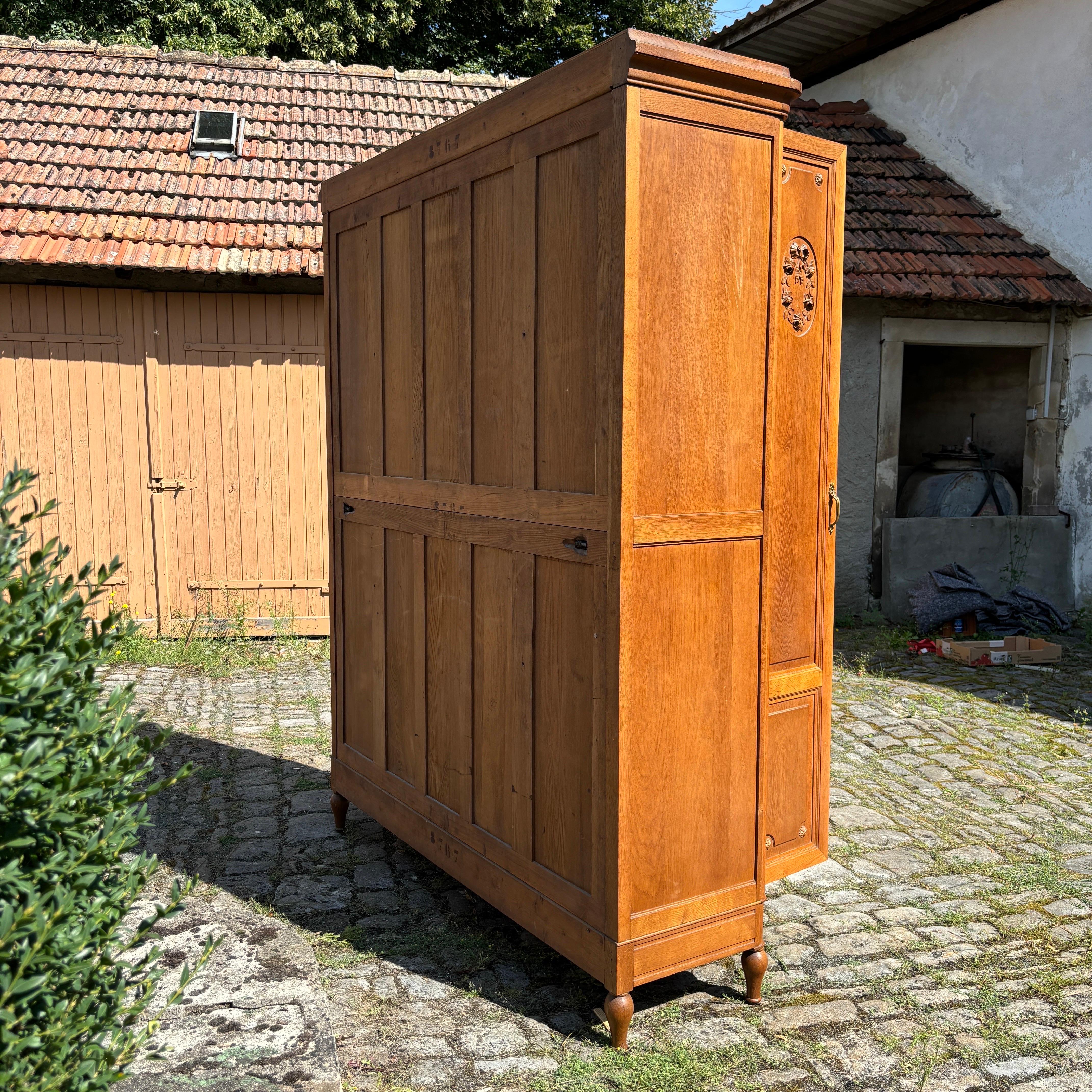 Antique closet  Paris around 1900  Solid oak  Top condition 10