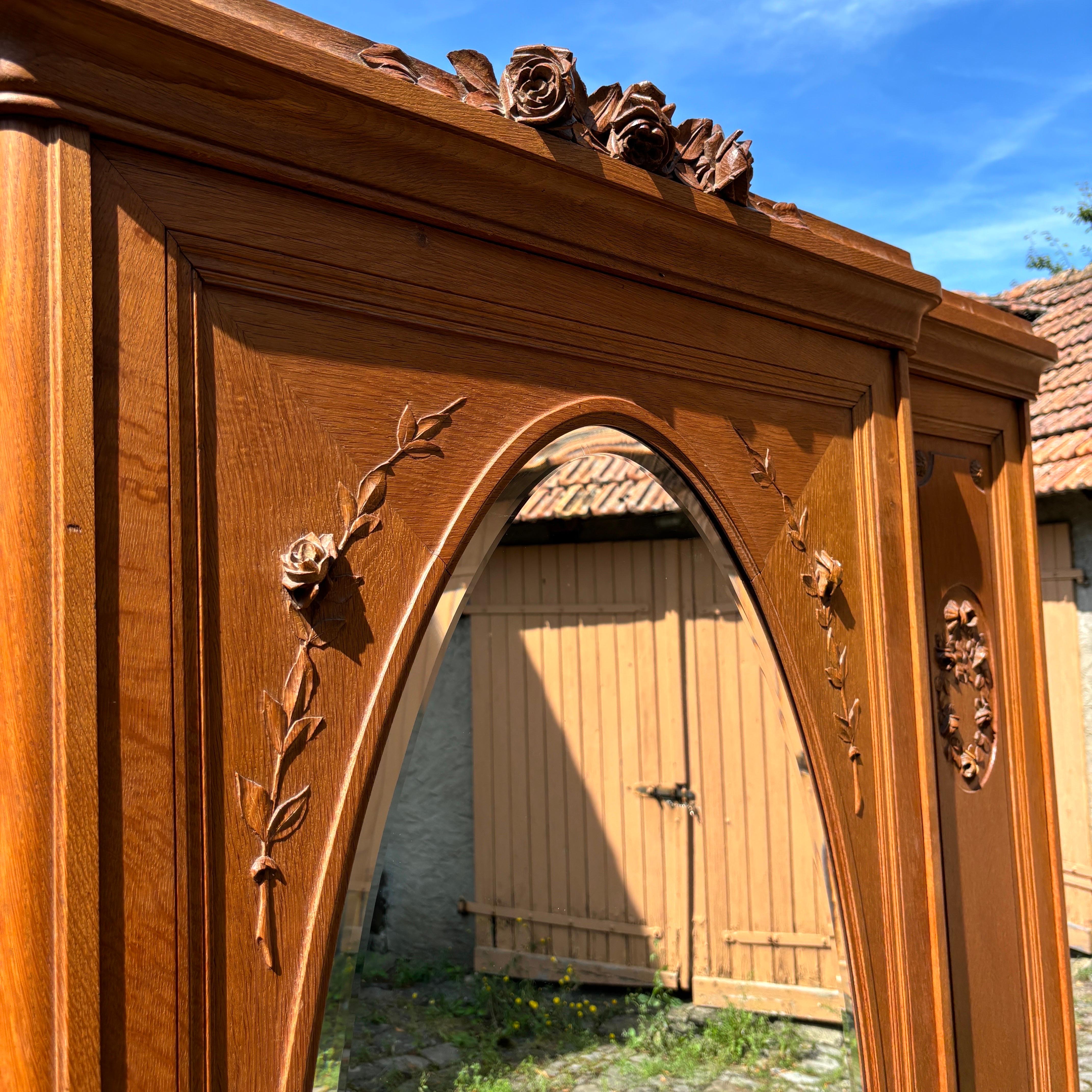 Antique closet  Paris around 1900  Solid oak  Top condition In Good Condition In Würzburg, DE