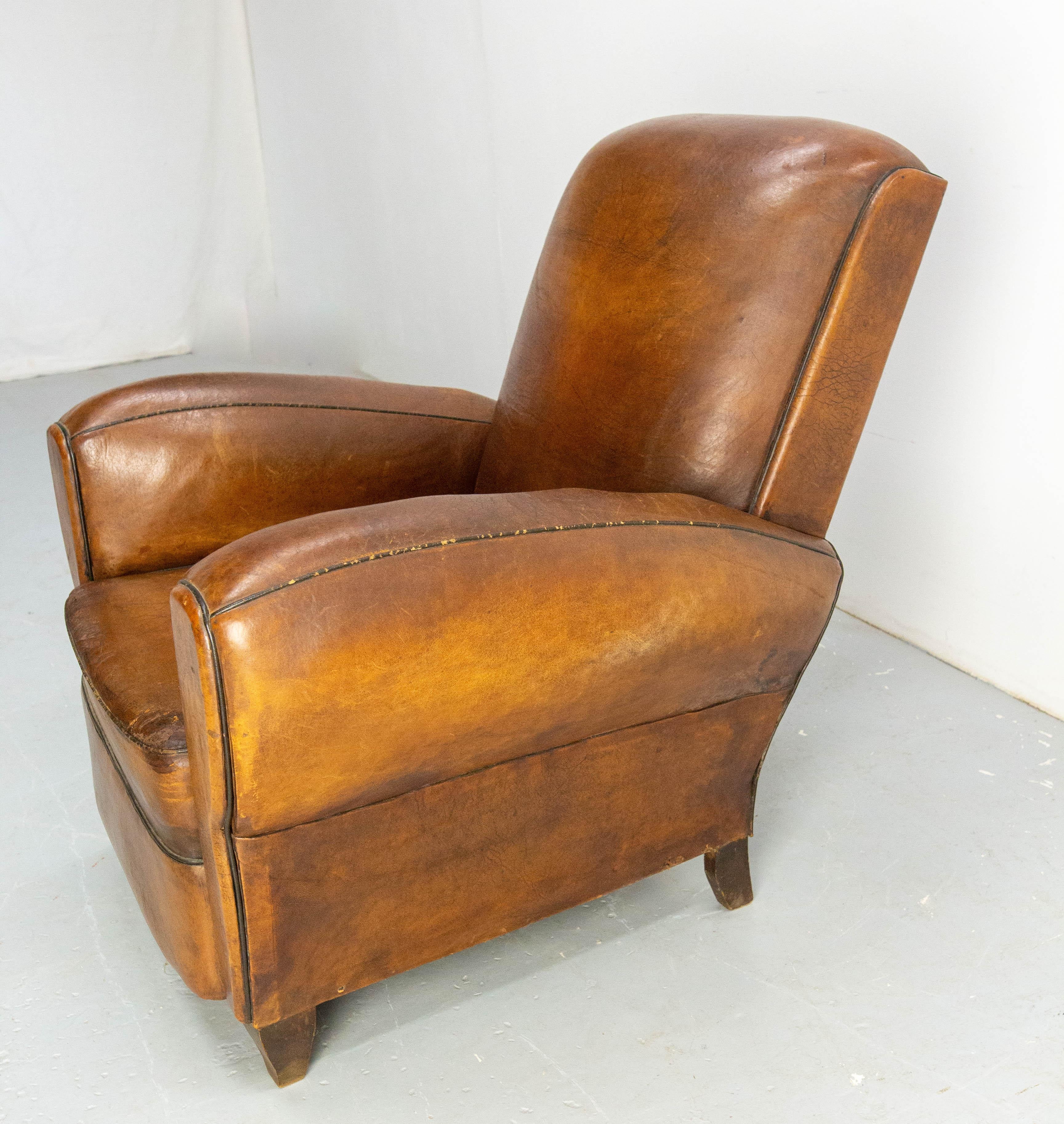 Antike Club Sessel Fauteuil Art Deco Leder und Nieten Französisch im Zustand „Starke Gebrauchsspuren“ im Angebot in Labrit, Landes