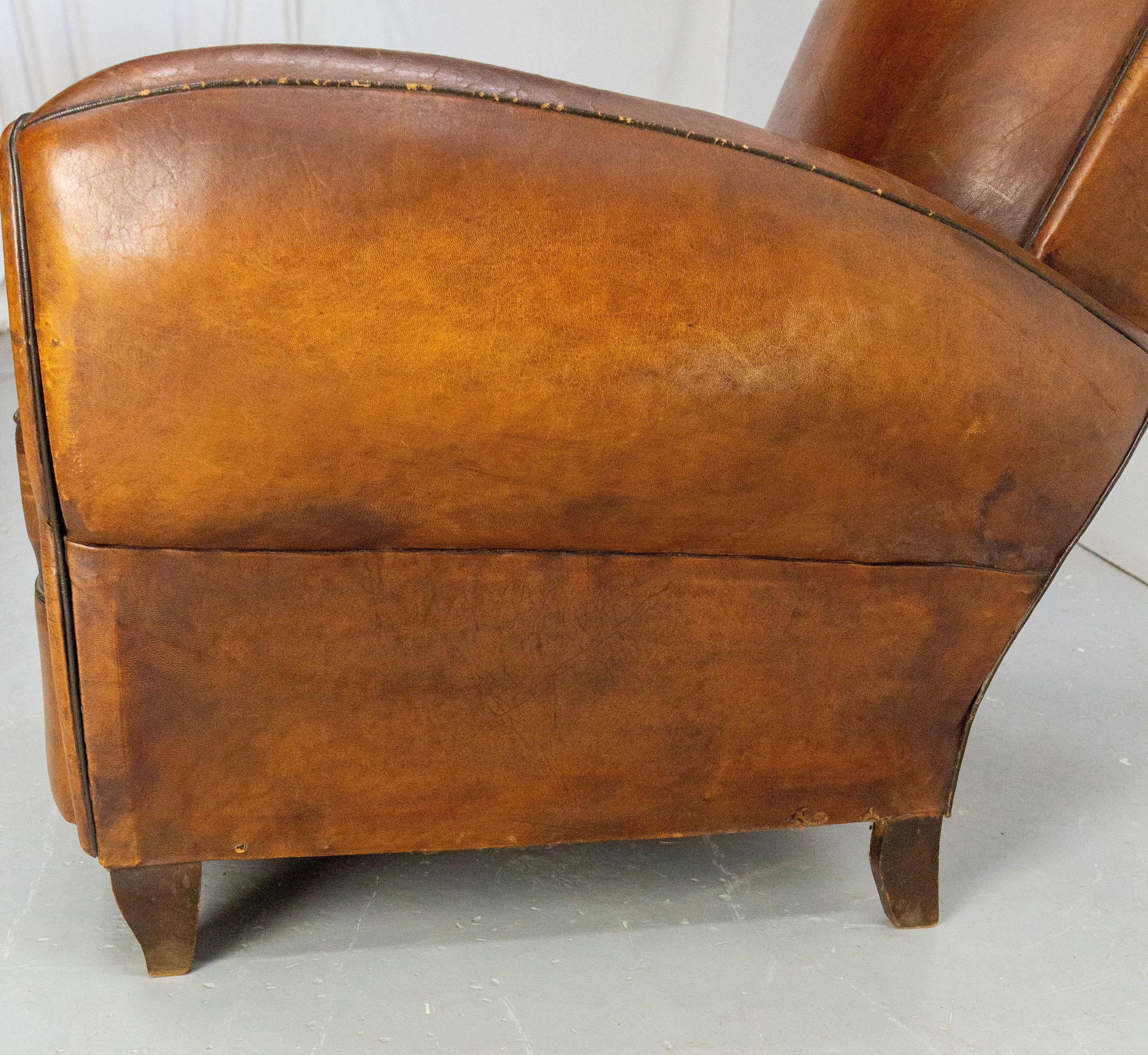 Antike Club Sessel Fauteuil Art Deco Leder und Nieten Französisch (Frühes 20. Jahrhundert) im Angebot