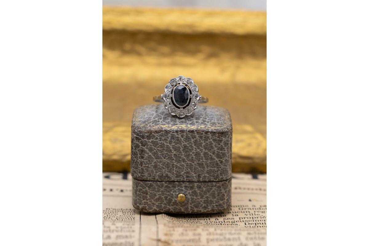Anello antico in platino a grappolo con zaffiro e diamanti, inizio XX secolo In condizioni buone in vendita a Chorzów, PL