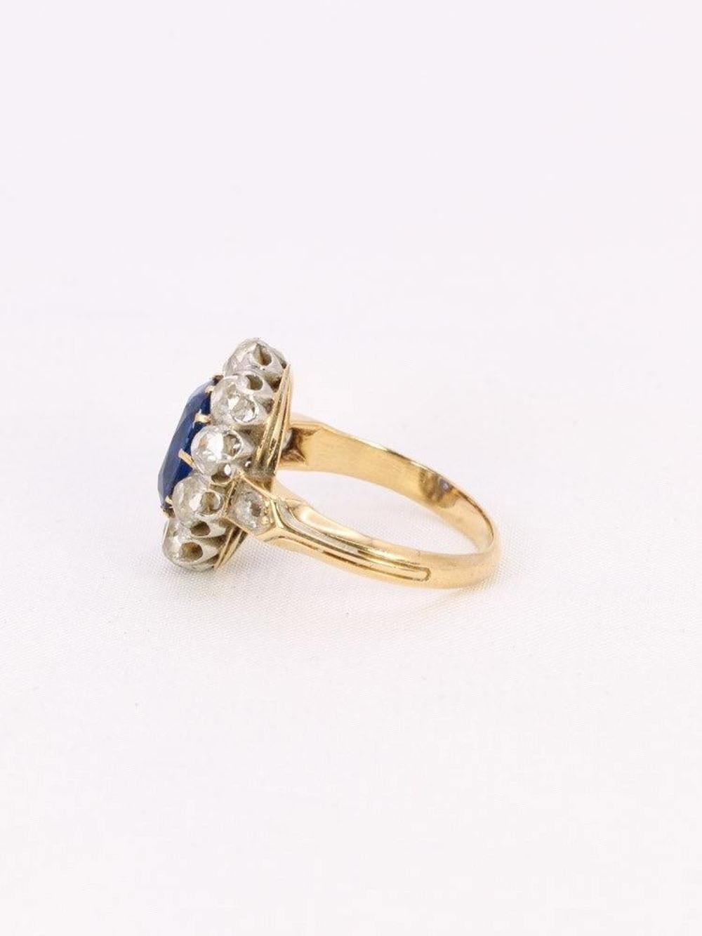 Bague à grappes ancienne en or rose avec saphir coussin et diamants Bon état - En vente à PARIS, FR