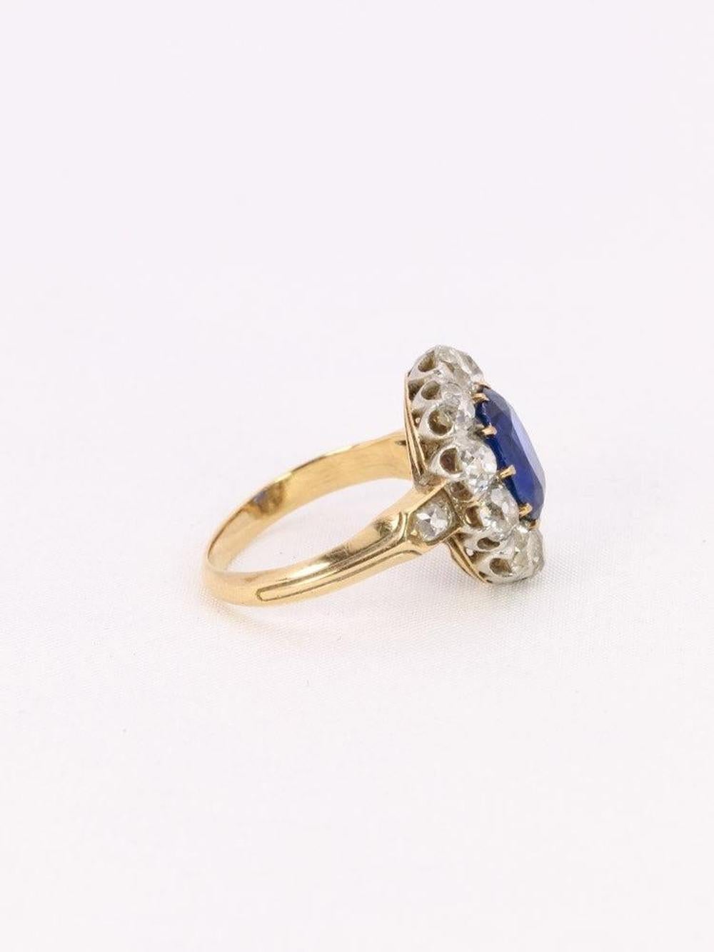 Bague à grappes ancienne en or rose avec saphir coussin et diamants en vente 1