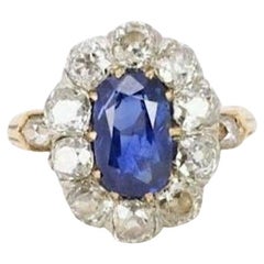 Antique cluster ring in pink gold with cushion sapphire and diamonds