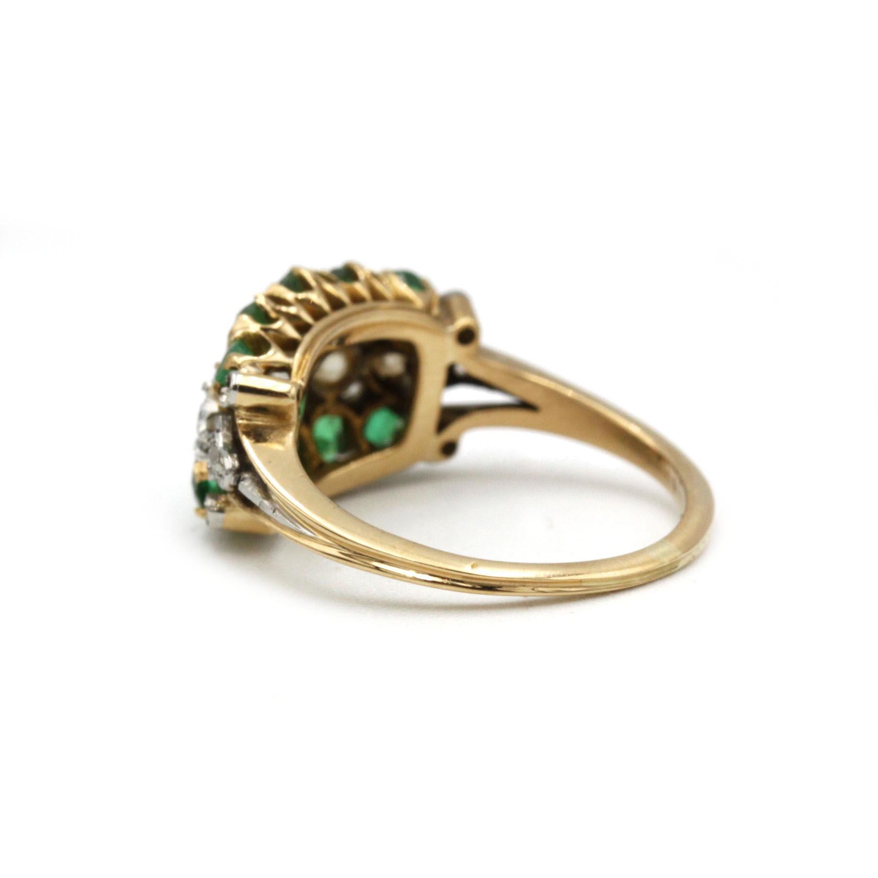Taille vieille Europe Bague grappe ancienne en or jaune avec émeraudes et diamants taille ancienne en vente