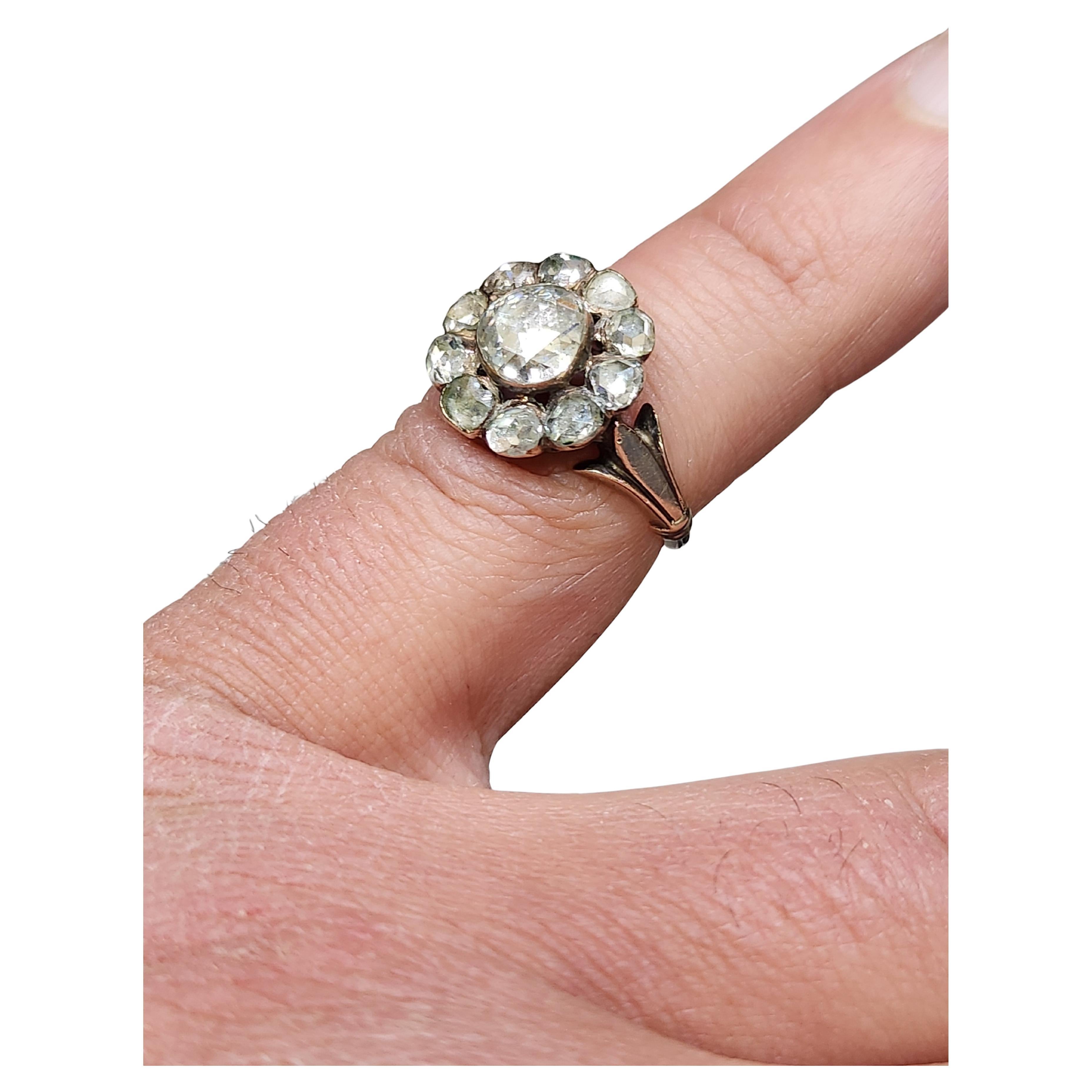 Antique Cluster Rose Cut Diamond Floral Gold Ring In Good Condition For Sale In Cairo, EG