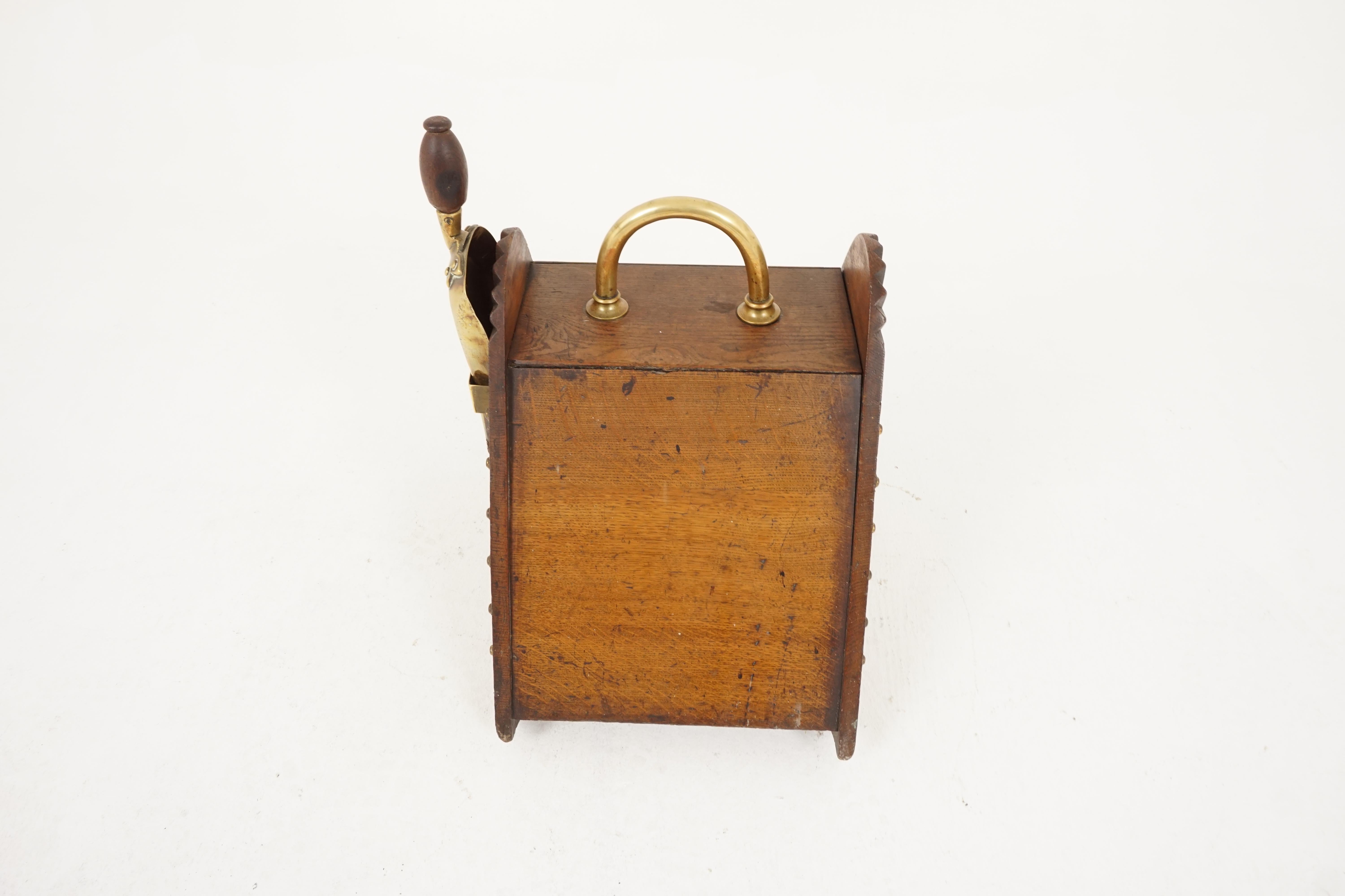 Antique Coal Box, Oak and Brass, Shovel and Metal Liner, Scotland 1890, H137 In Good Condition For Sale In Vancouver, BC
