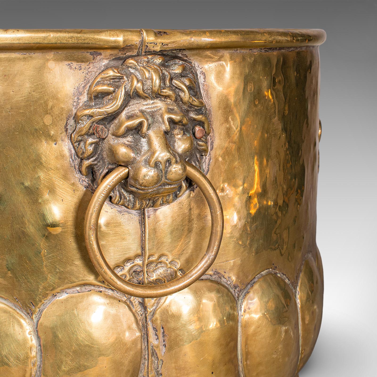 Antiguo Cubo de Carbón, Latón Francés, Cesta de Combustible para Chimenea, Petrus Ramus, Victoriano en venta 6