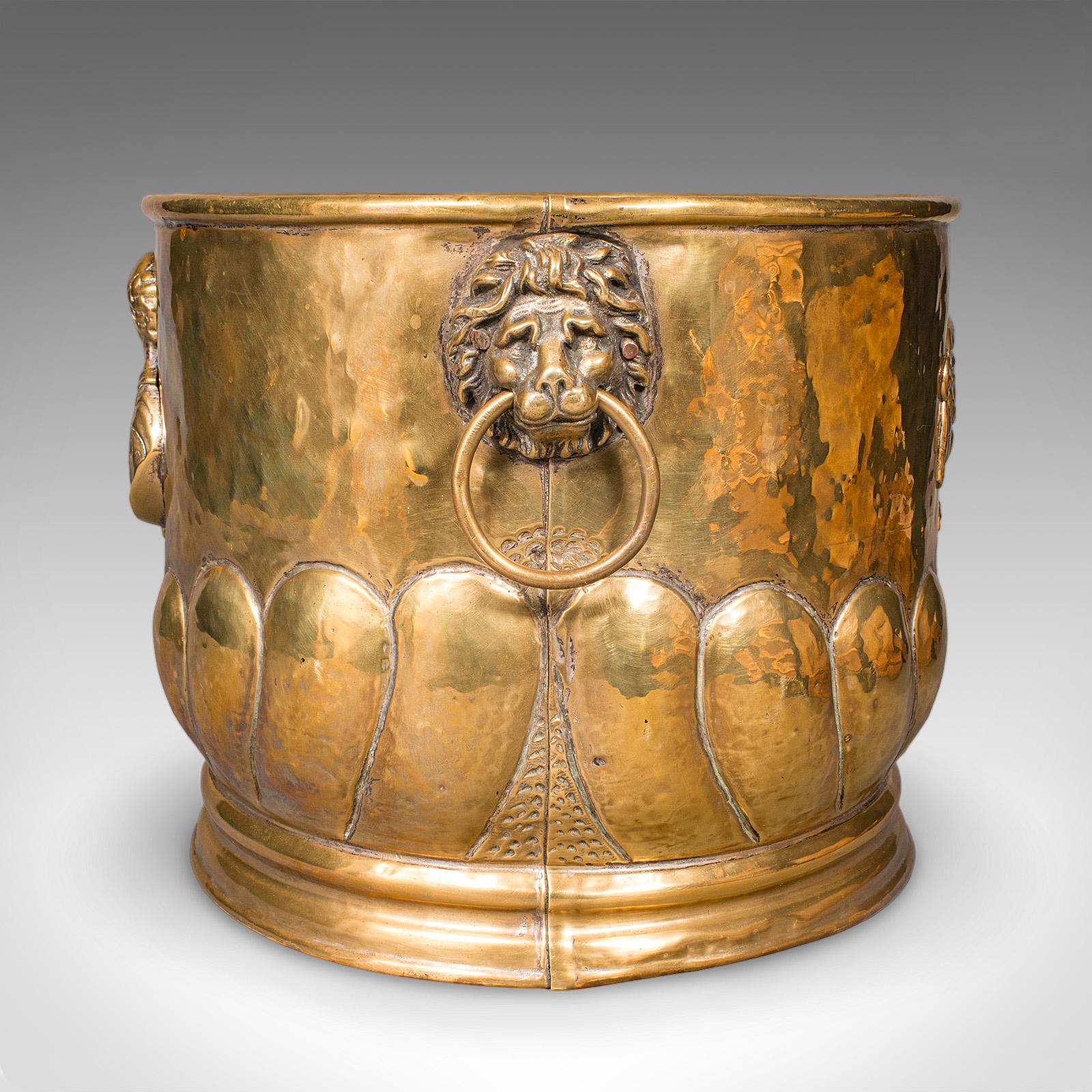 Antiguo Cubo de Carbón, Latón Francés, Cesta de Combustible para Chimenea, Petrus Ramus, Victoriano en venta 1