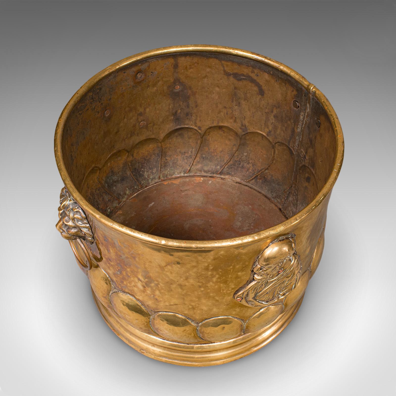 Antiguo Cubo de Carbón, Latón Francés, Cesta de Combustible para Chimenea, Petrus Ramus, Victoriano en venta 2