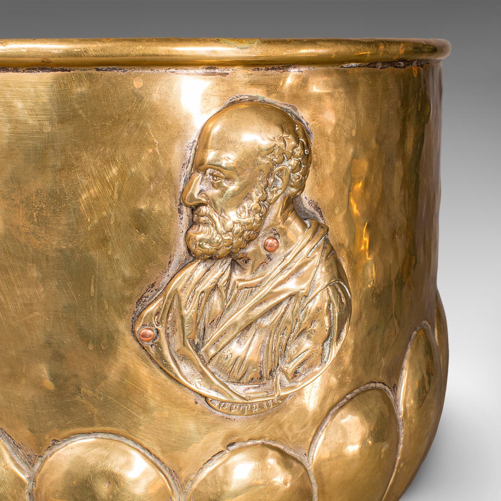 Antiguo Cubo de Carbón, Latón Francés, Cesta de Combustible para Chimenea, Petrus Ramus, Victoriano en venta 4