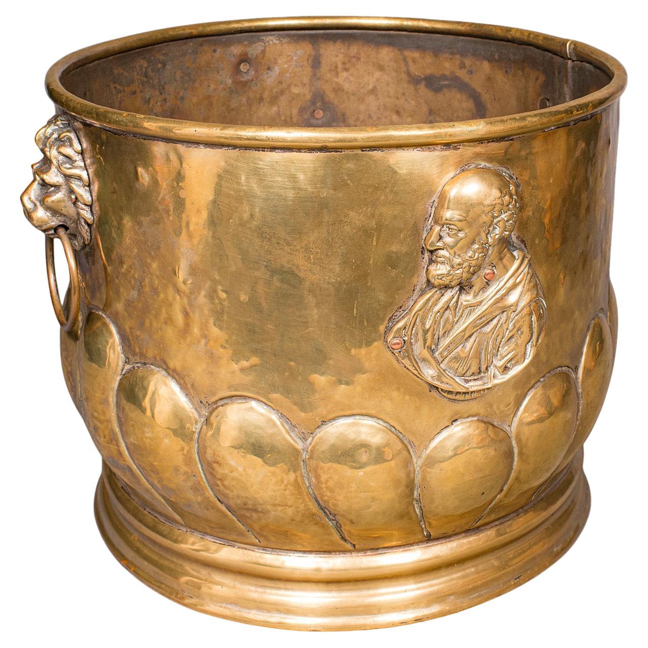 Antiguo Cubo de Carbón, Latón Francés, Cesta de Combustible para Chimenea, Petrus Ramus, Victoriano en venta