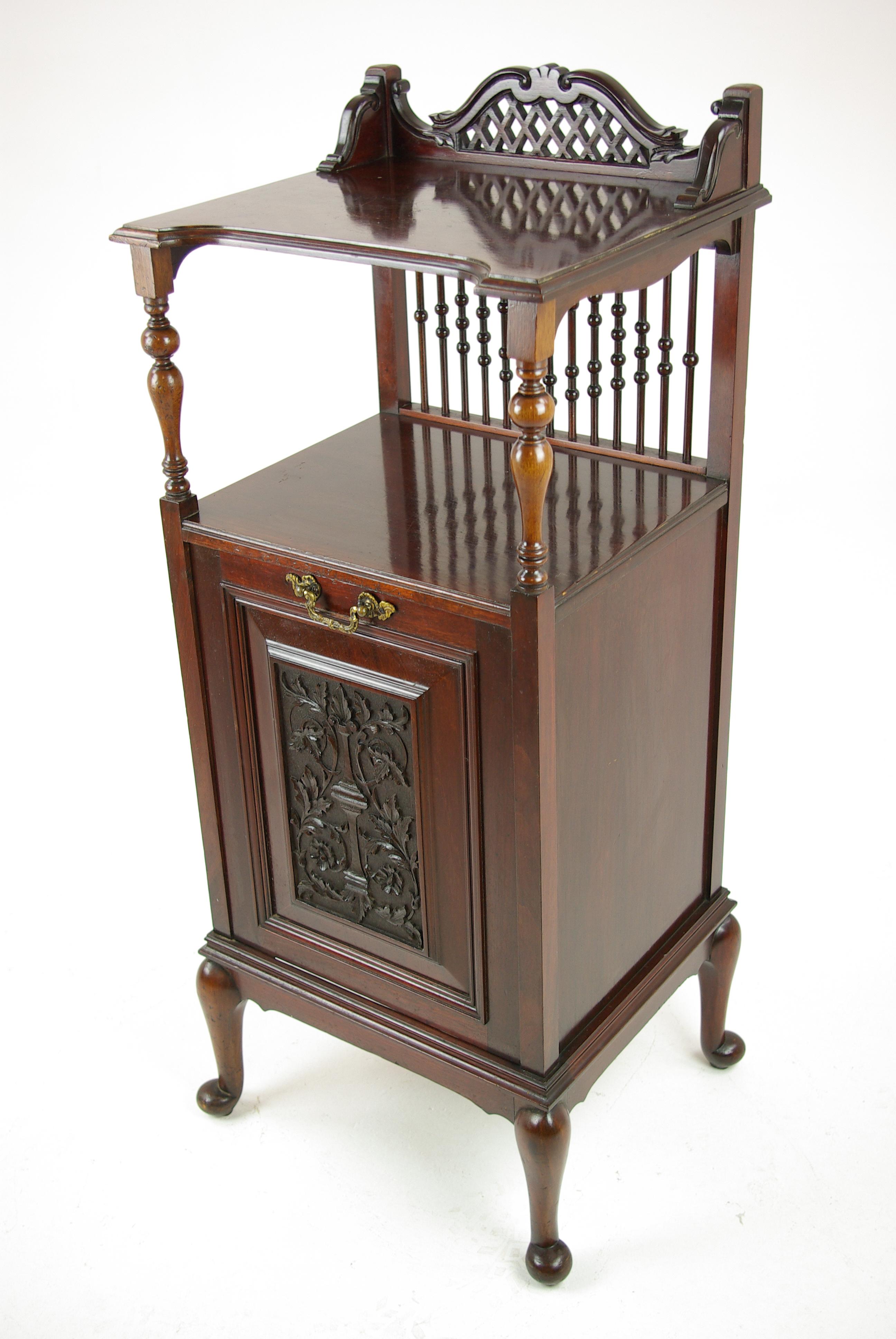 Antique coal hod, lamp table, walnut, Scotland 1880, Antique Furniture, H031

Scotland 1880
Solid walnut
Original finish
Three quarter fretwork gallery
Supported by shelf.
Open back with turned spindles.
Below single carved panel door.
Original