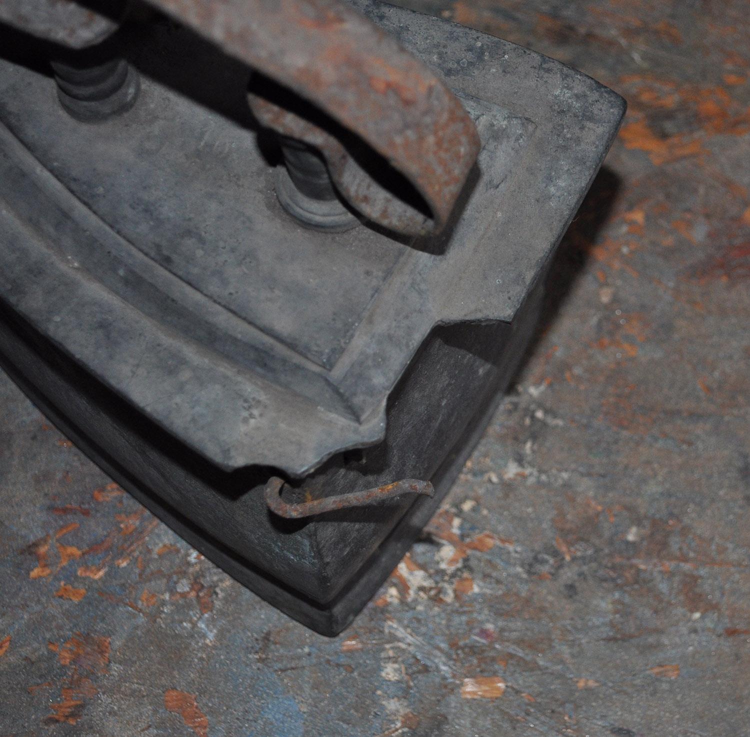Early 20th century cast iron.
Original condition.
 