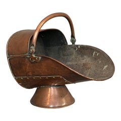 Antique Coal Scuttle:: Anglais:: Cuivre:: Cheminée:: Charbon:: Seau à bûches:: circa 1890