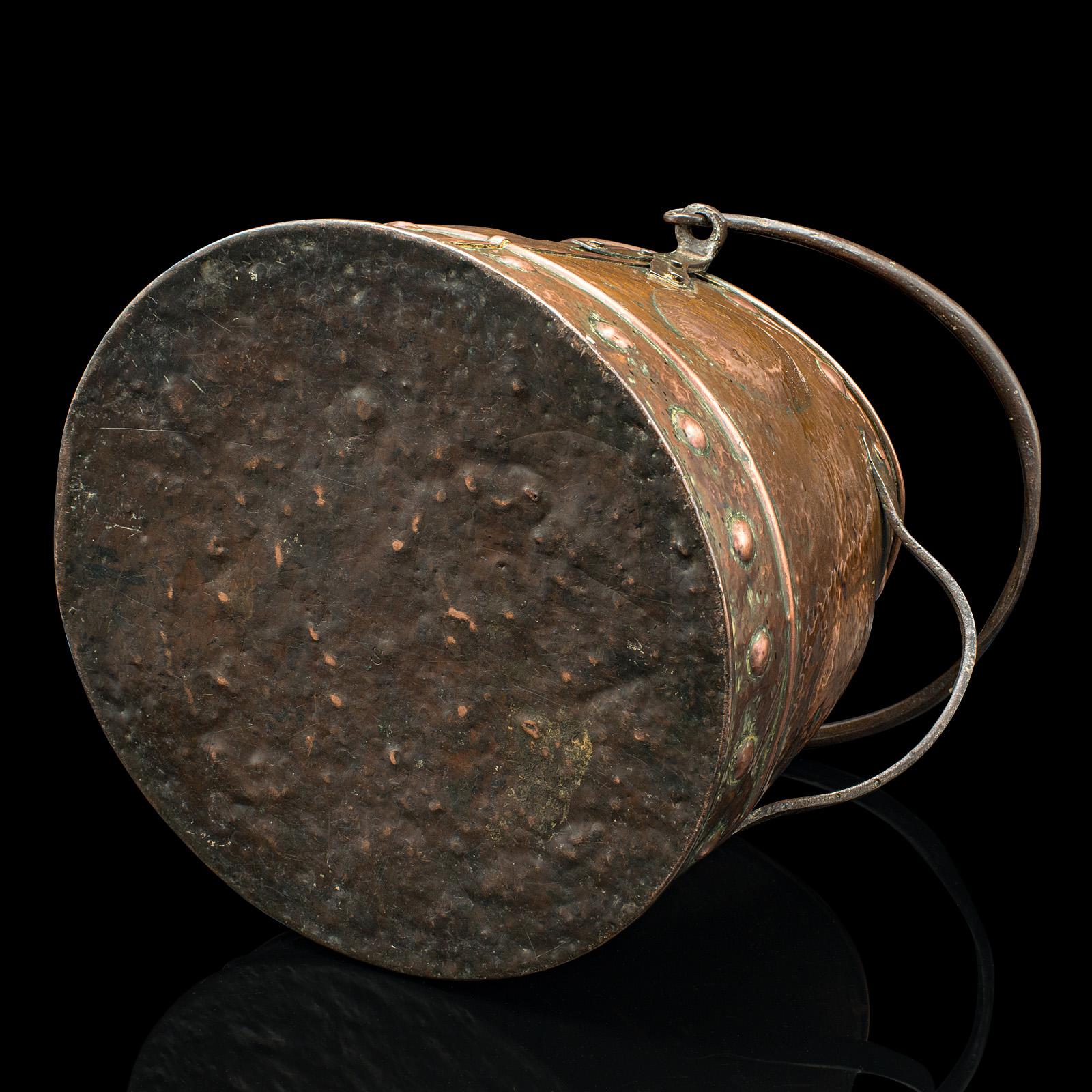 Bouteille de charbon antique, cuivre écossais, boîte de cheminée, période esthétique, victorienne en vente 2