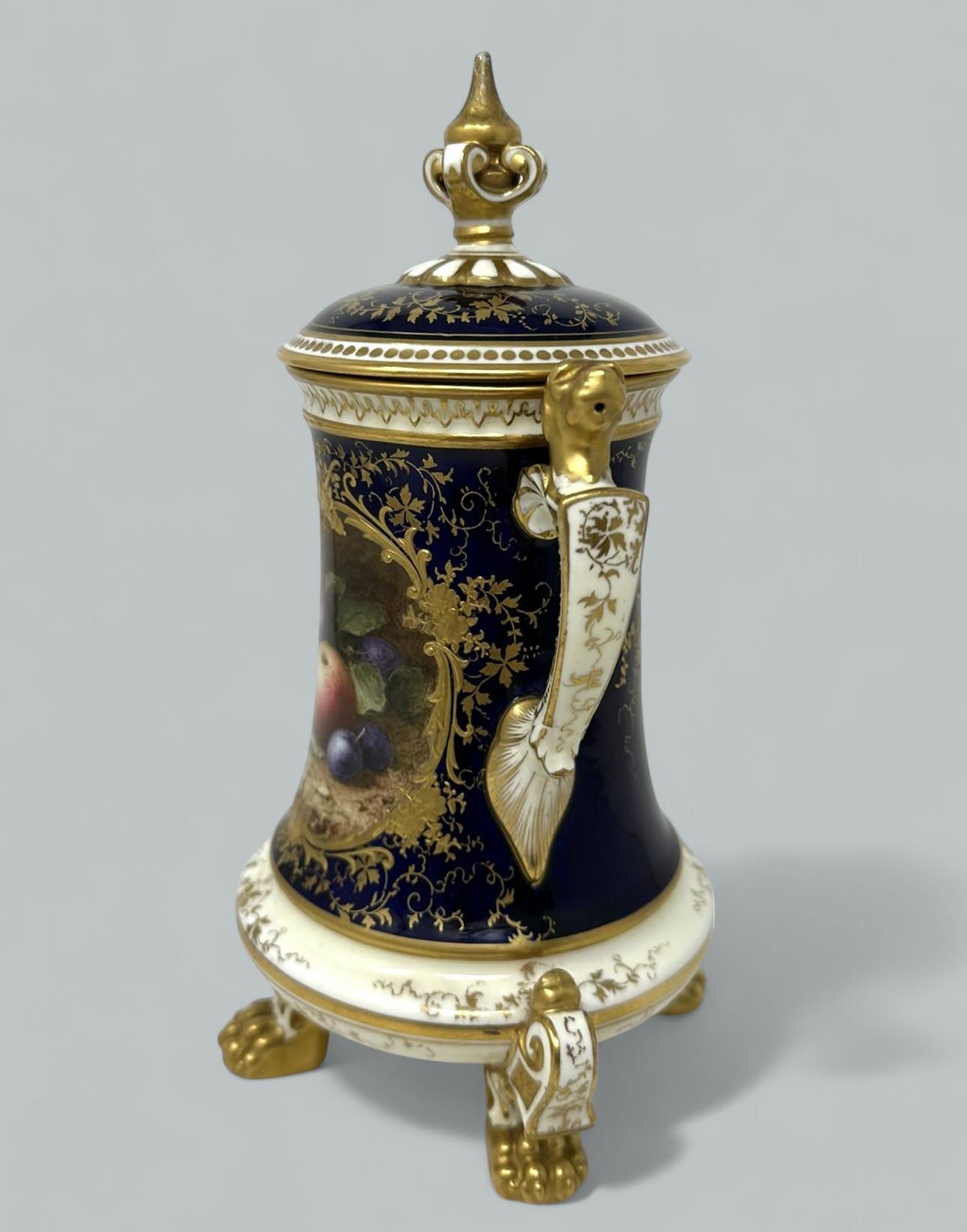 Antike Coalport-Vase, handbemalte Vase, Urne, Frederick Chivers, Stillleben, Obst, 1910 (Edwardian) im Angebot