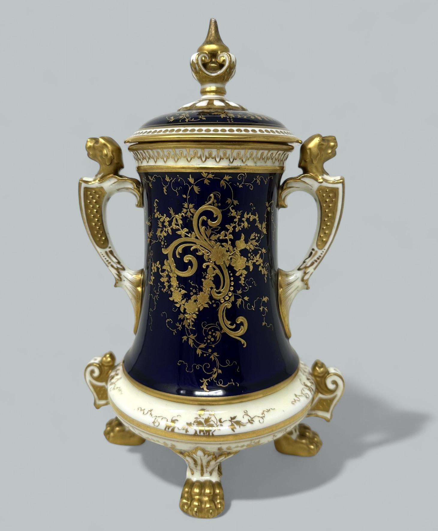 Antike Coalport-Vase, handbemalte Vase, Urne, Frederick Chivers, Stillleben, Obst, 1910 (Englisch) im Angebot