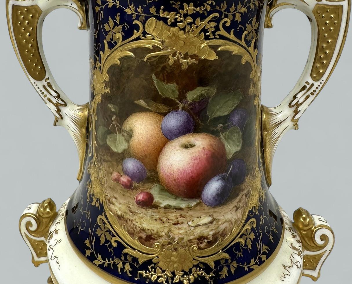 Antike Coalport-Vase, handbemalte Vase, Urne, Frederick Chivers, Stillleben, Obst, 1910 im Zustand „Gut“ im Angebot in Dublin, Ireland