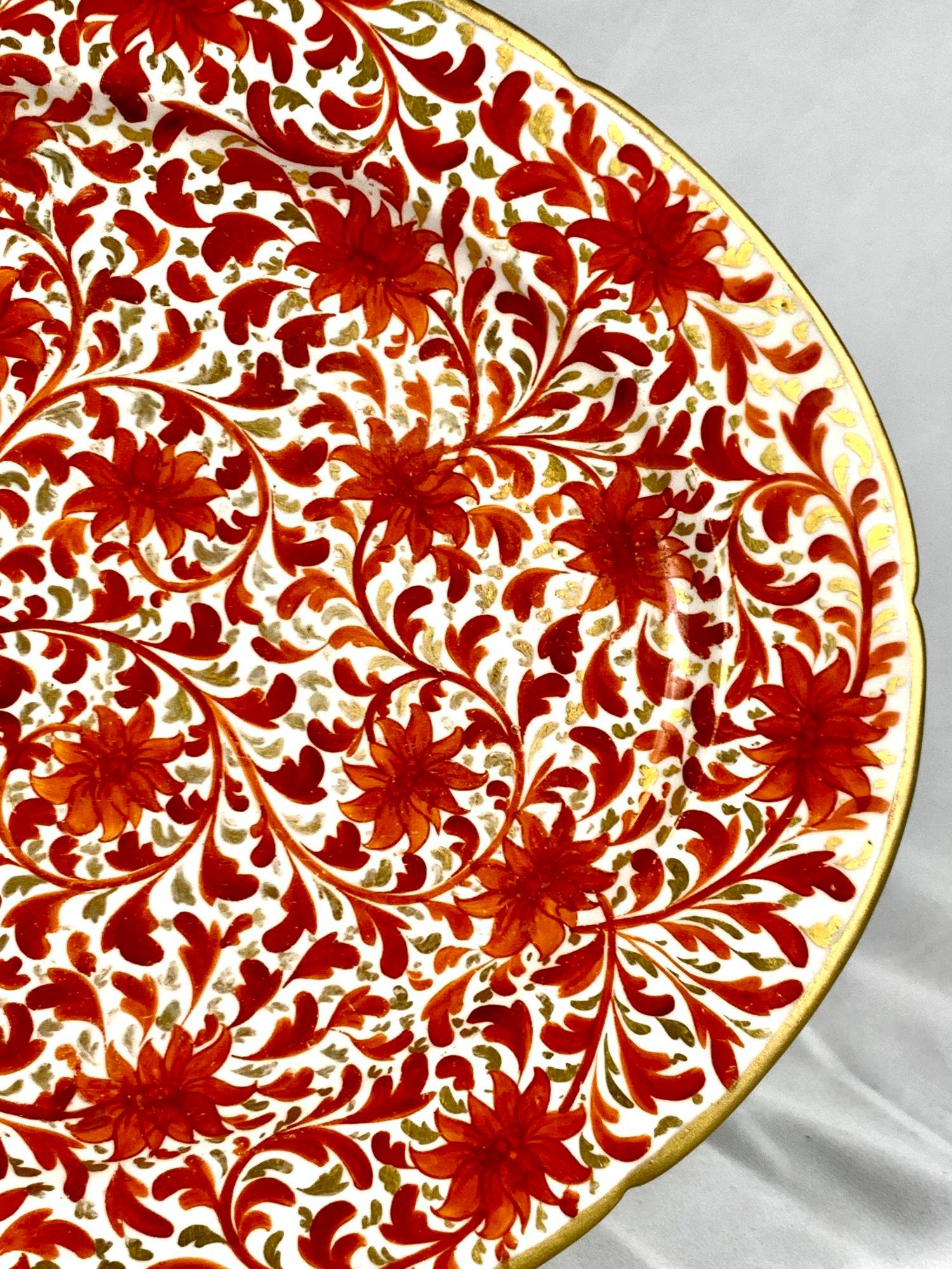 Antiguo Plato de Porcelana de Coalport Patrón Crisantemo Rojo Inglaterra Circa 1820 en Excelente estado para la venta en Katonah, NY