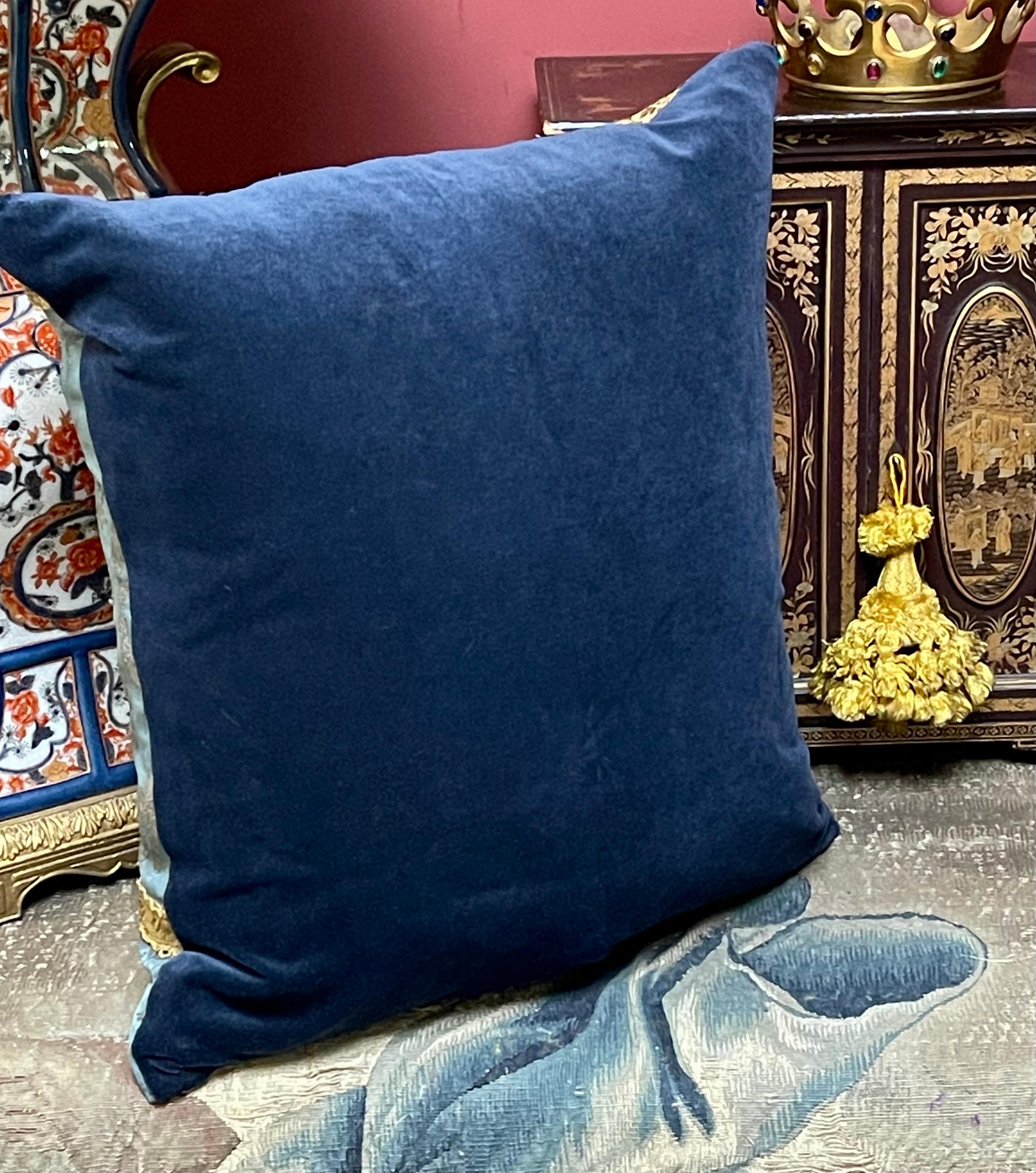 Seta Antique Coat of Arms Pillow in vendita