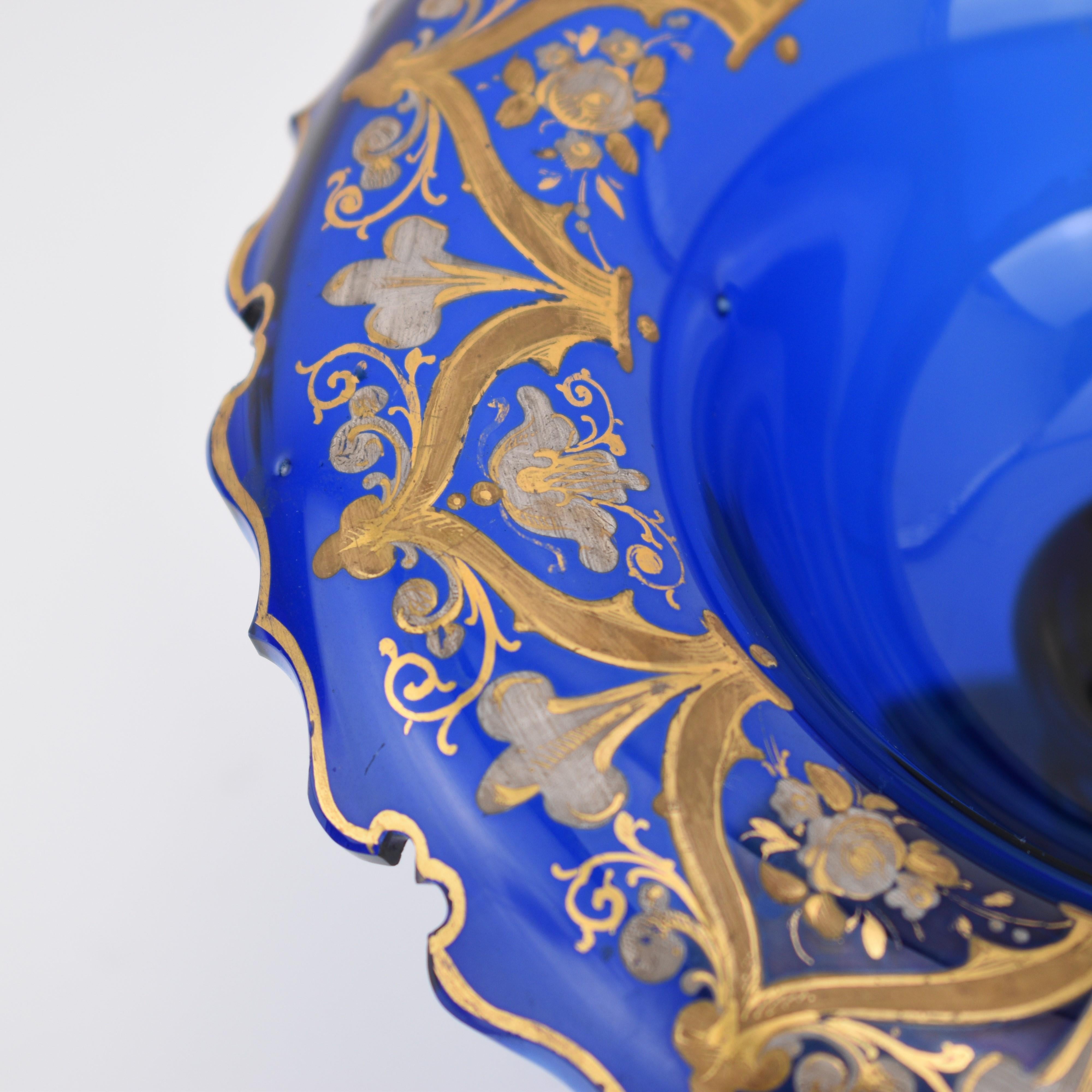 XIXe siècle Bol de Tazza ancien en verre émaillé bleu cobalt de Bohème, 19ème siècle en vente