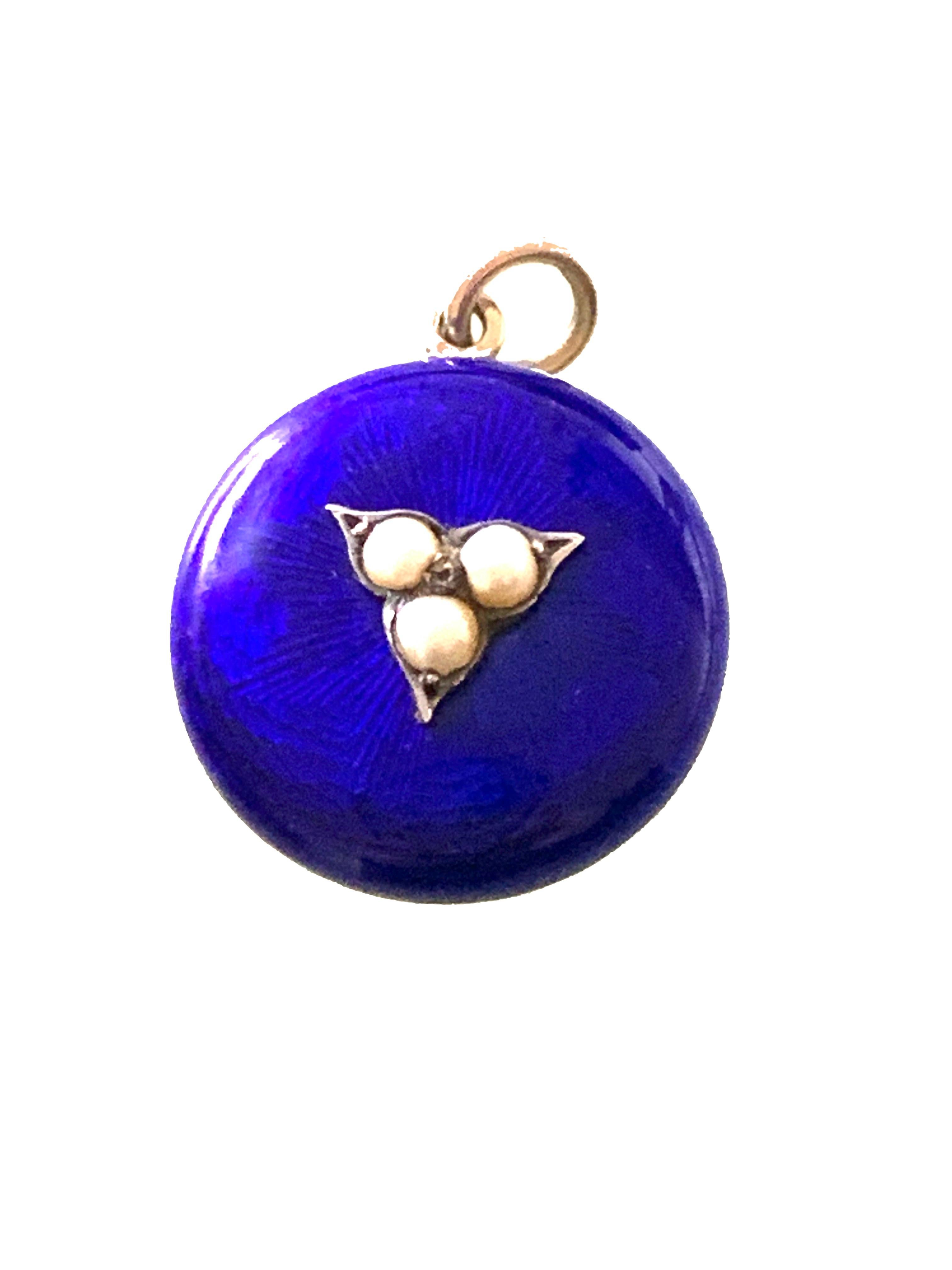 Exquisite
Antique Victorian 9ct Gold
Cobalt Blue enamel Mourning Locket
with three pearls to the front
Reverse contains a snippet of hair
The enamel is in excellent order 
( no chips but the central diamond is missing
this would have been in the