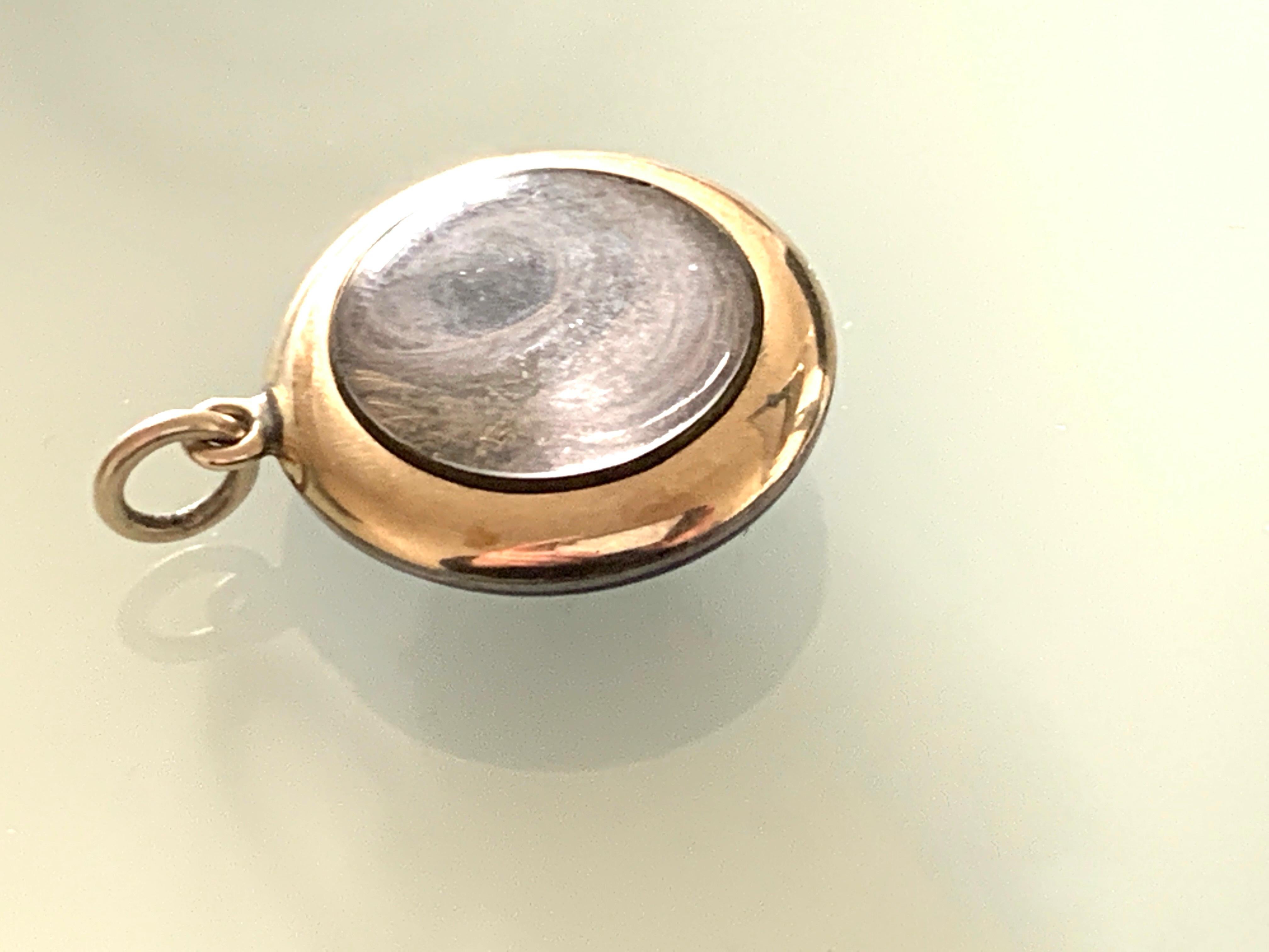 Antico medaglione in oro 9ct e smalto blu cobalto in vendita 1