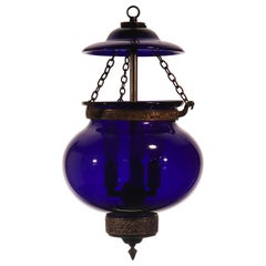 Lanterne ancienne en forme de cloche bleue cobalt