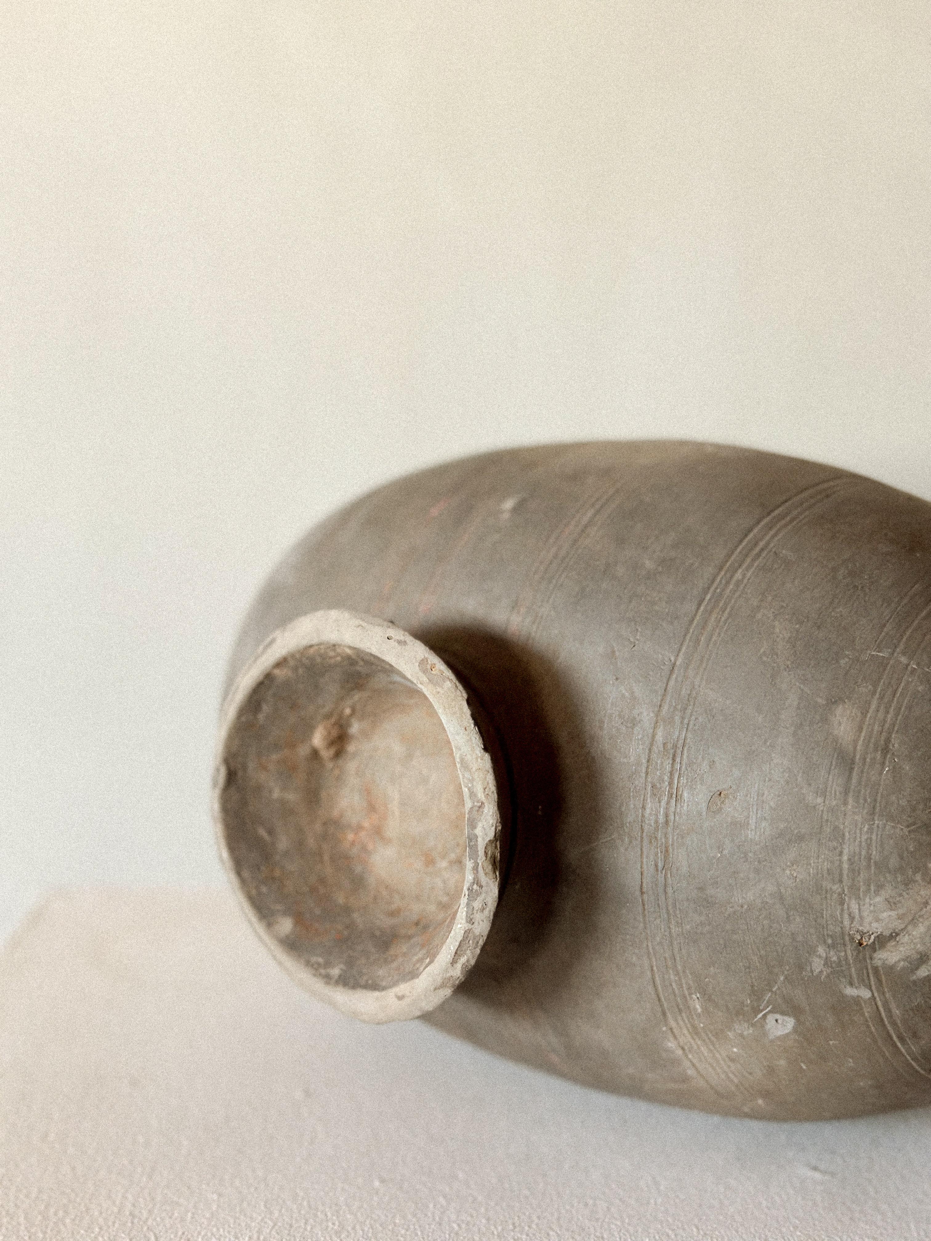 Antique Cocoon Jar, Han period (206 BCE - 220 CE) For Sale 3