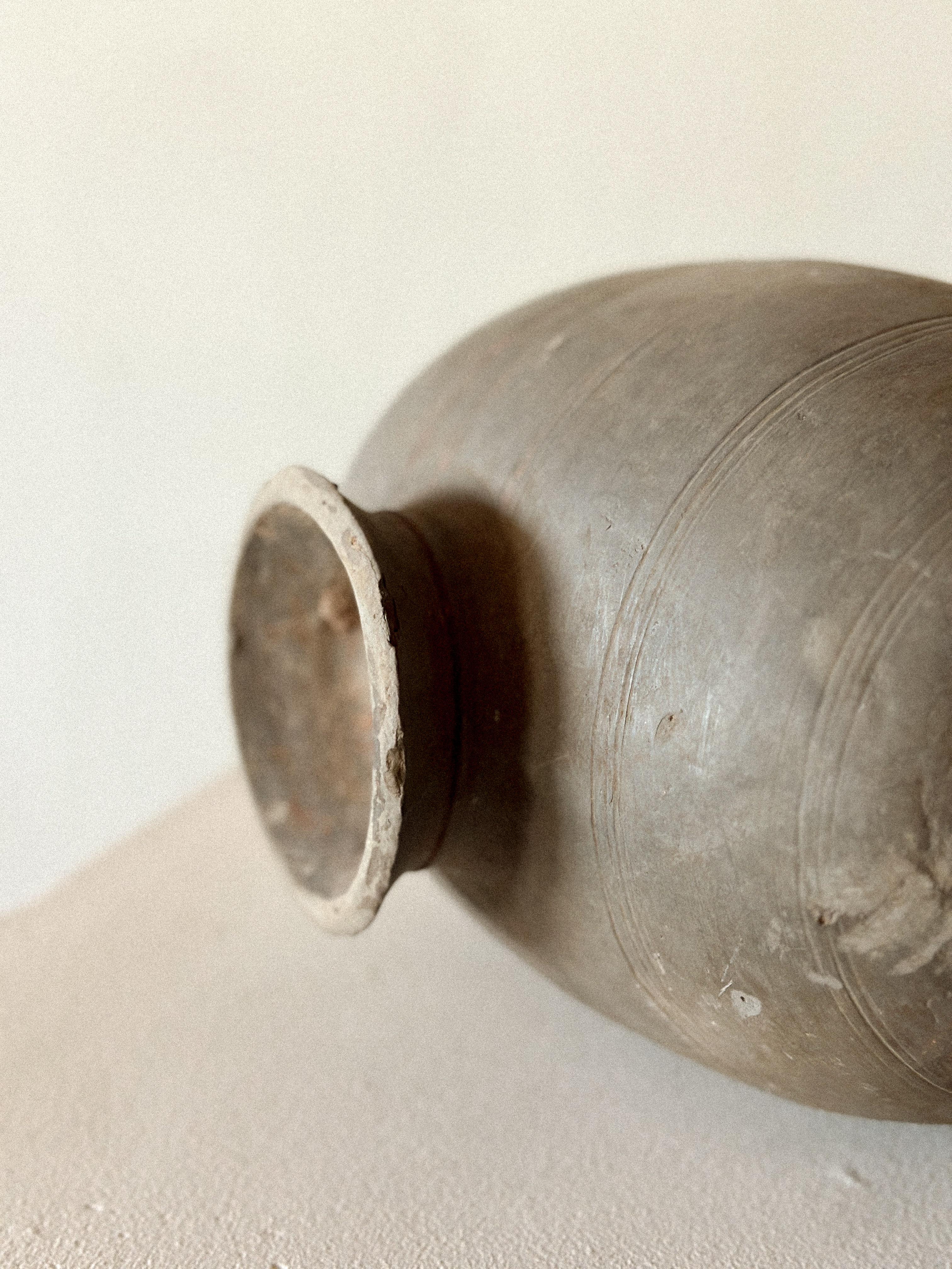 Antique Cocoon Jar, Han period (206 BCE - 220 CE) For Sale 1