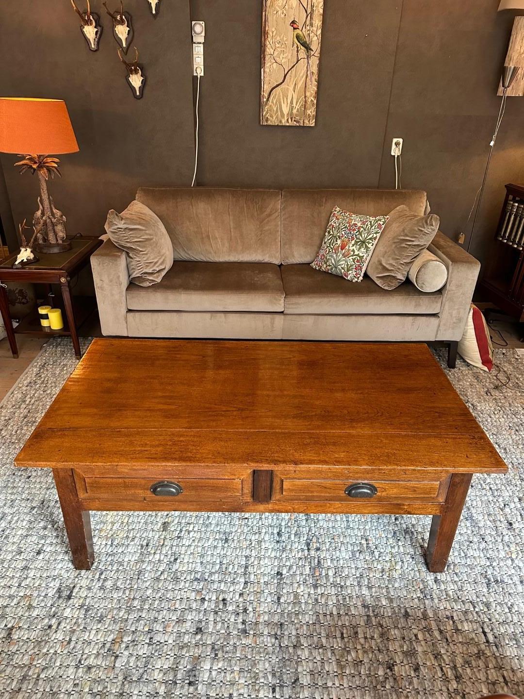 Antique coffee table In Good Condition In Eindhoven, NL
