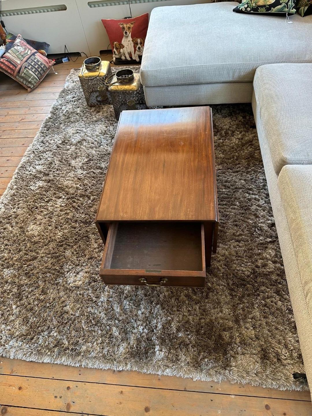 Antique coffee table For Sale 2