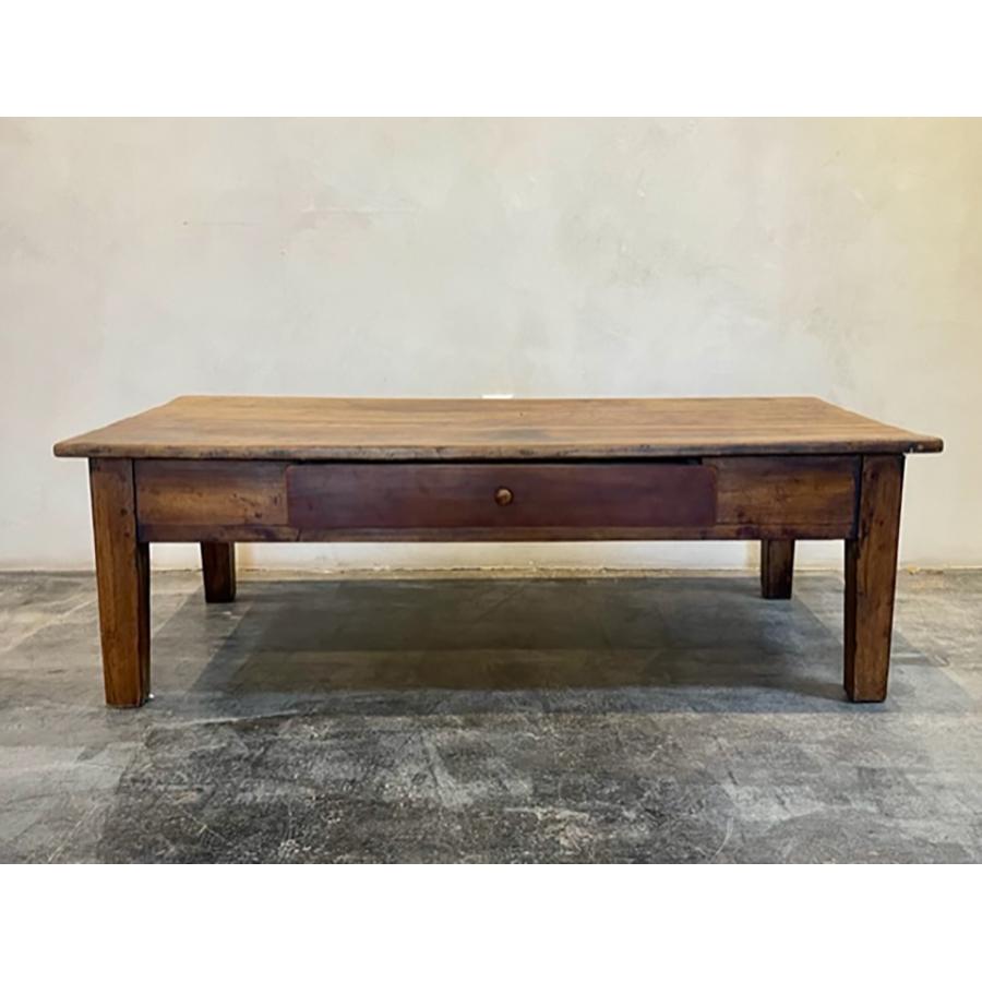 Antique Coffee Table

Item #: FR-0165

Dimensions: 59.25