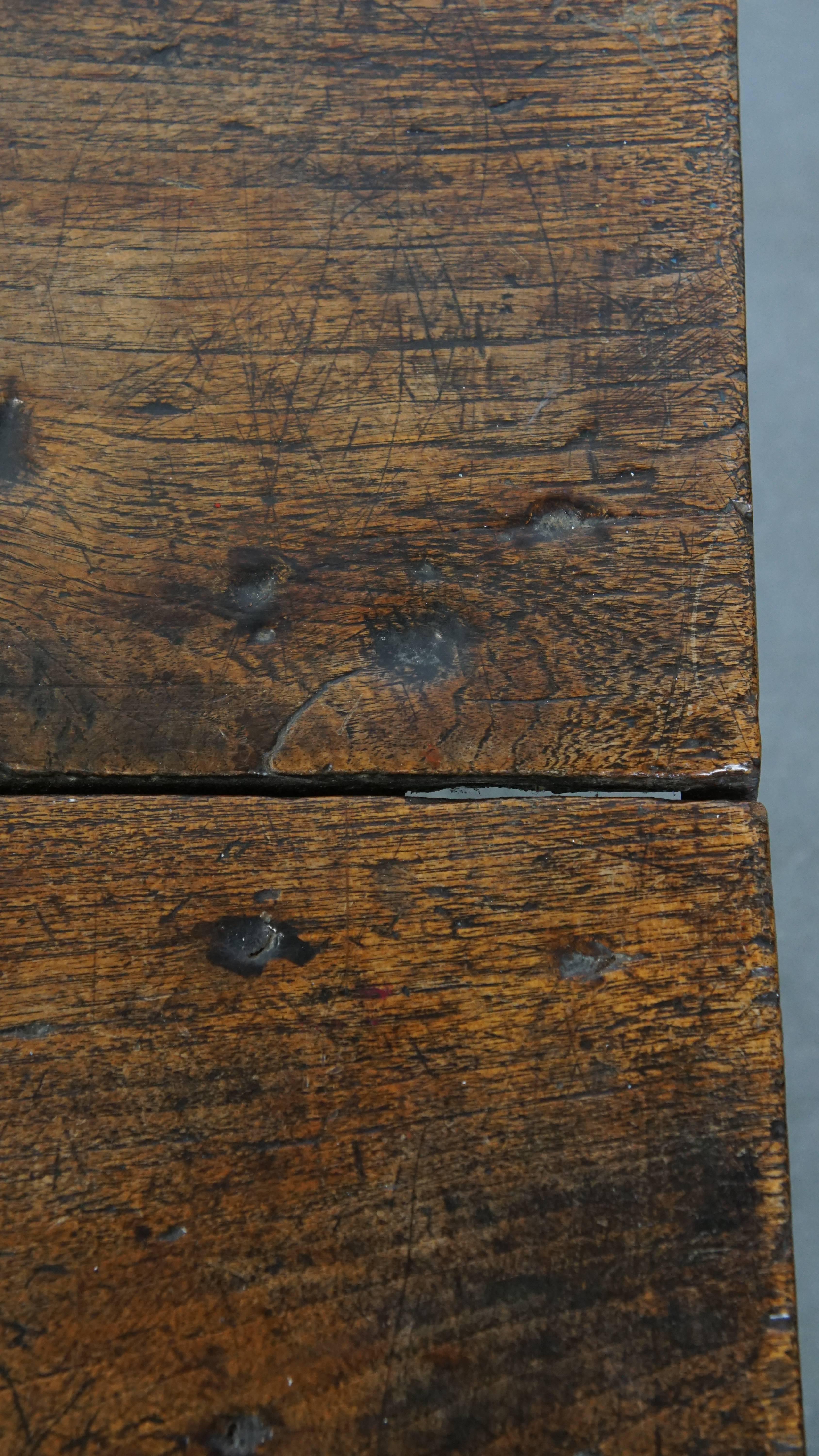 Antico tavolino da caffè in legno di castagno dell'inizio del XIX secolo in vendita 7