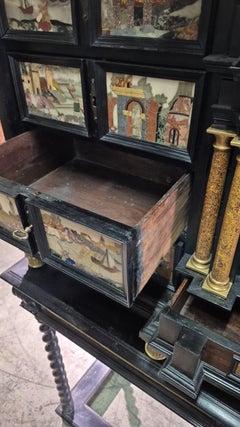 Monedero antiguo con incrustaciones de piedras semipreciosas