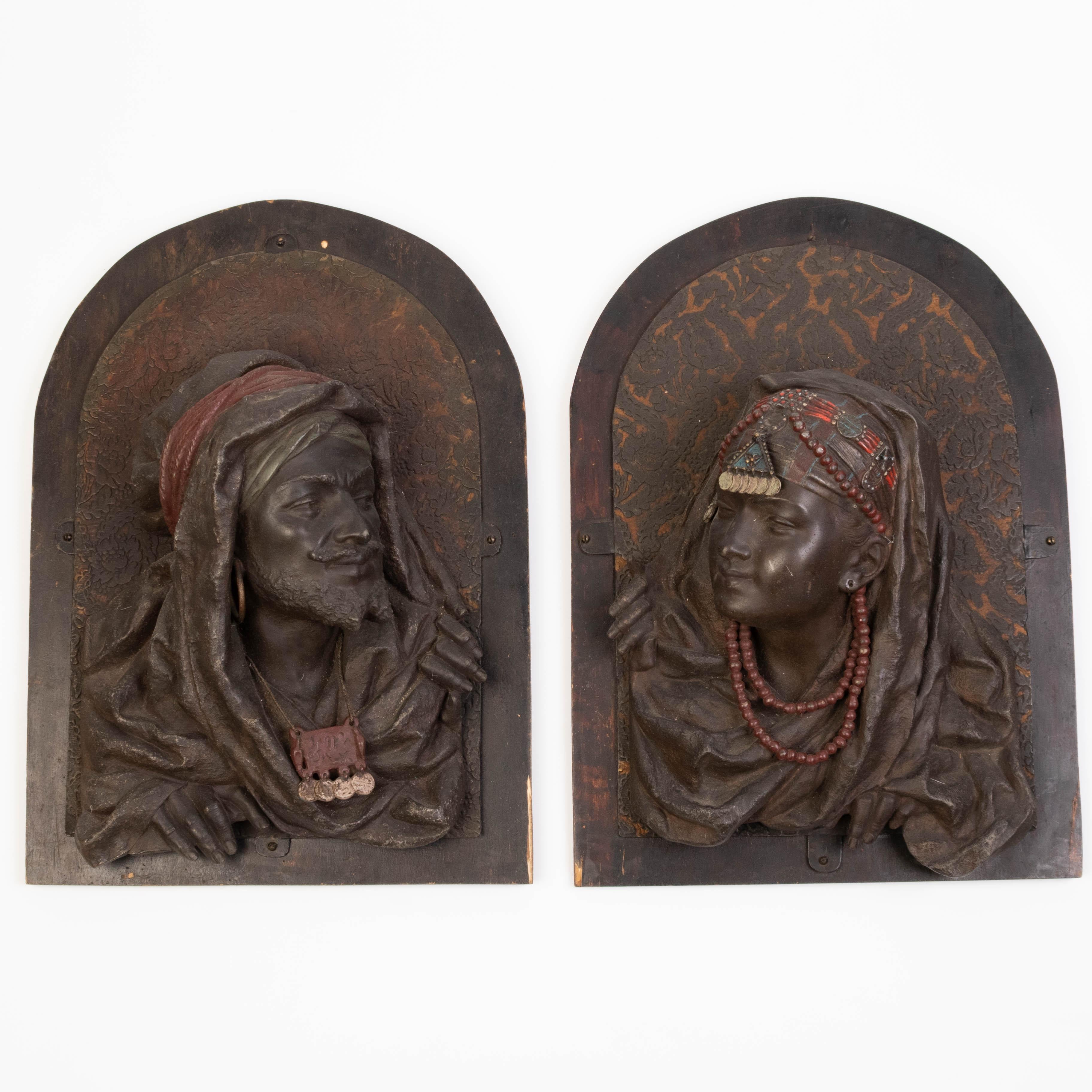 Antica scultura da parete orientale beduina in metallo dipinto a freddo del XIX secolo in vendita 11